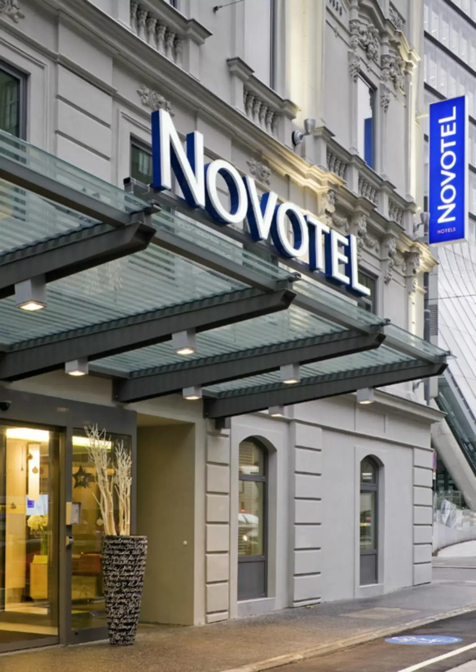 Facade/entrance in Novotel Wien City