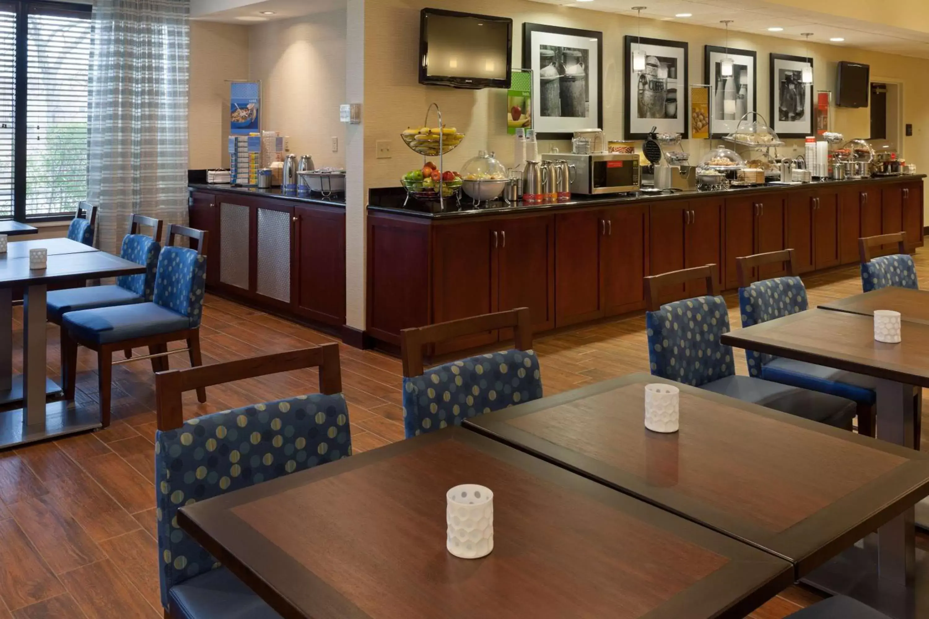 Dining area, Restaurant/Places to Eat in Hampton Inn New Bedford/Fairhaven