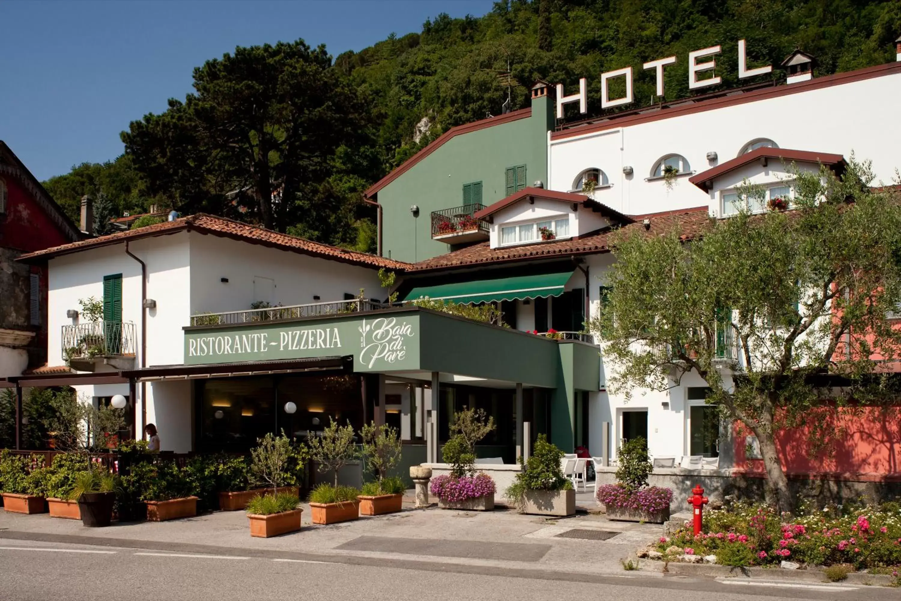 Restaurant/places to eat, Property Building in Hotel Baia di Paré