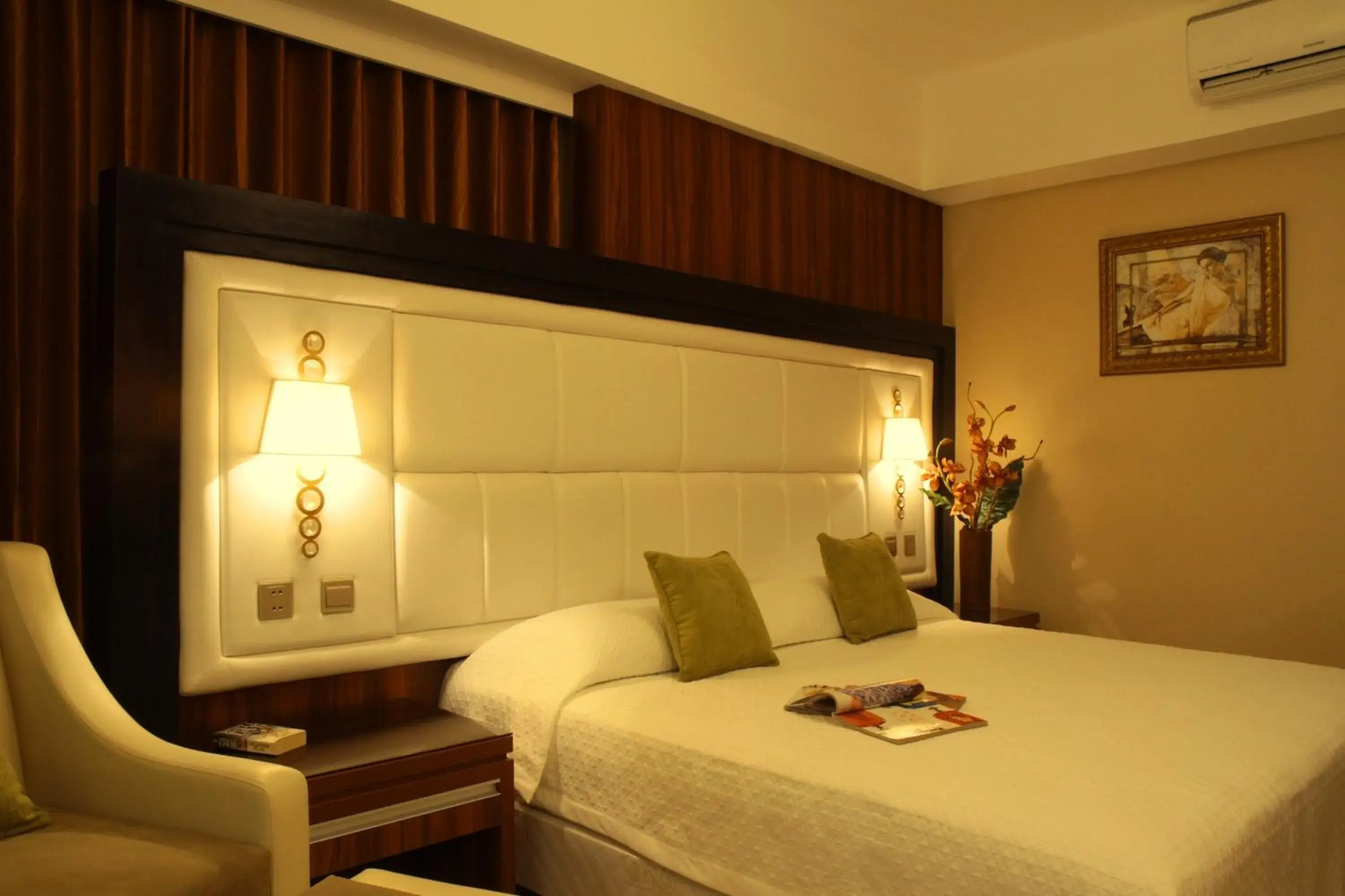 Bedroom, Bed in Central Park Tower Resort