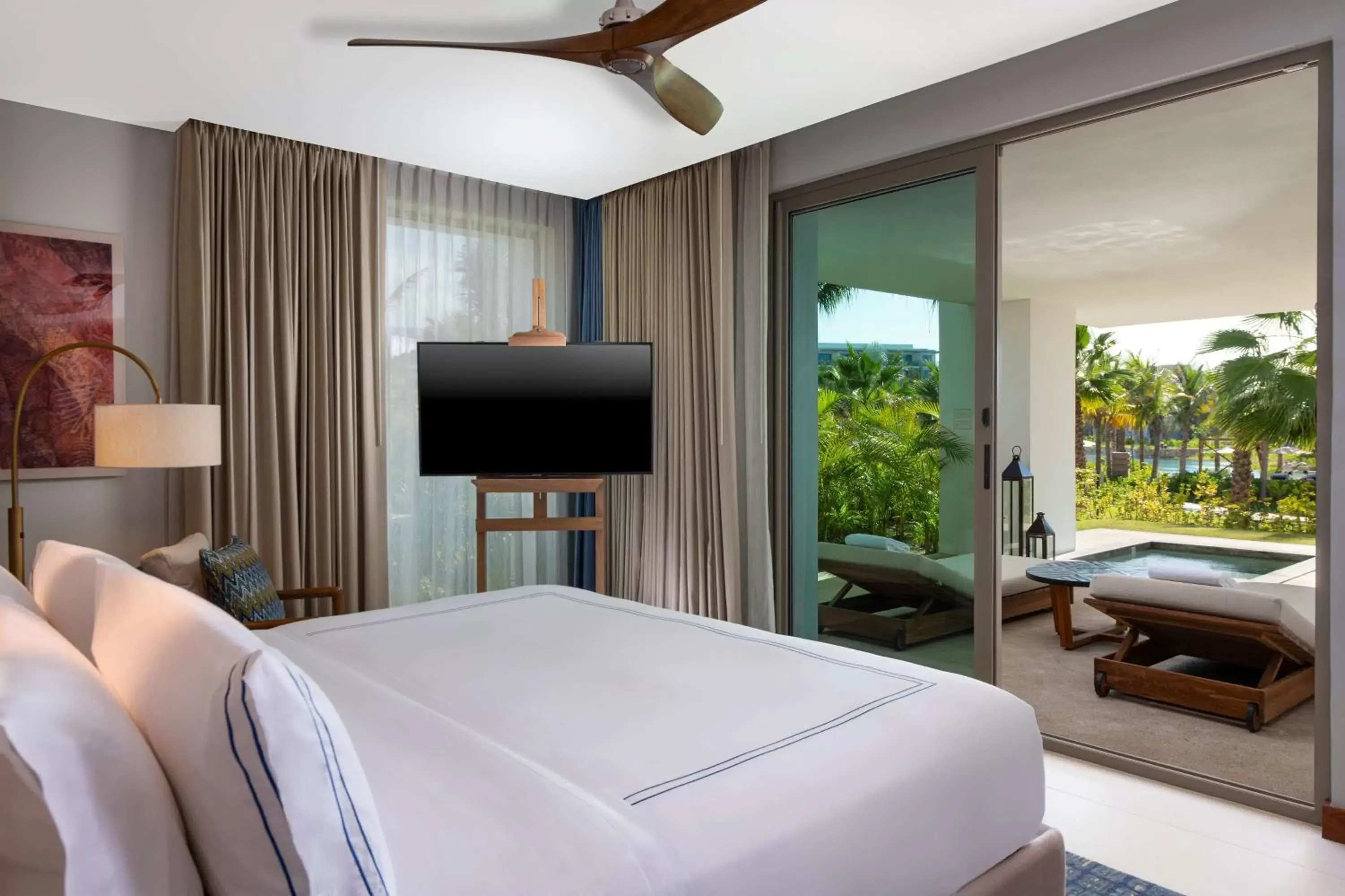 Bed, TV/Entertainment Center in Conrad Punta de Mita