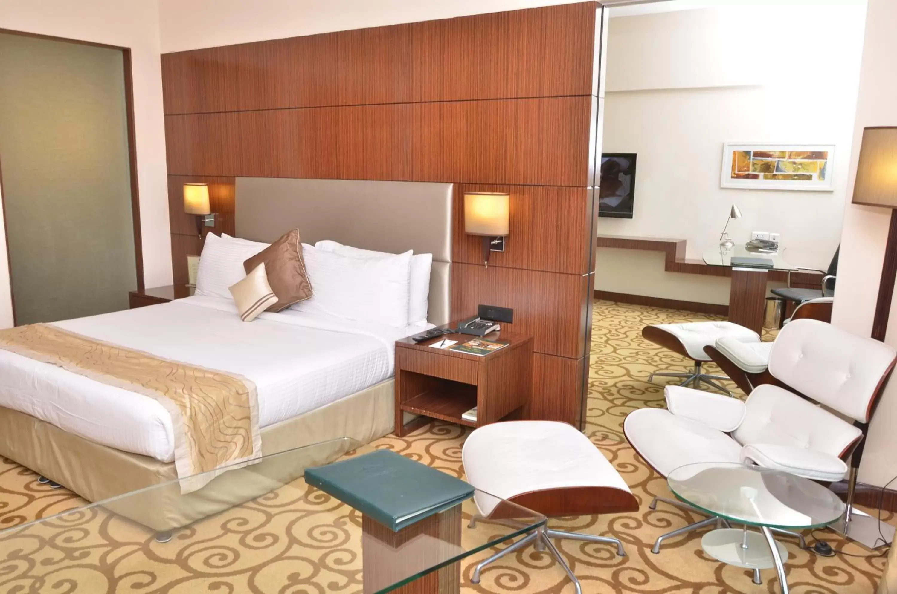 Photo of the whole room, Bed in Country Inn & Suites By Radisson, Sahibabad