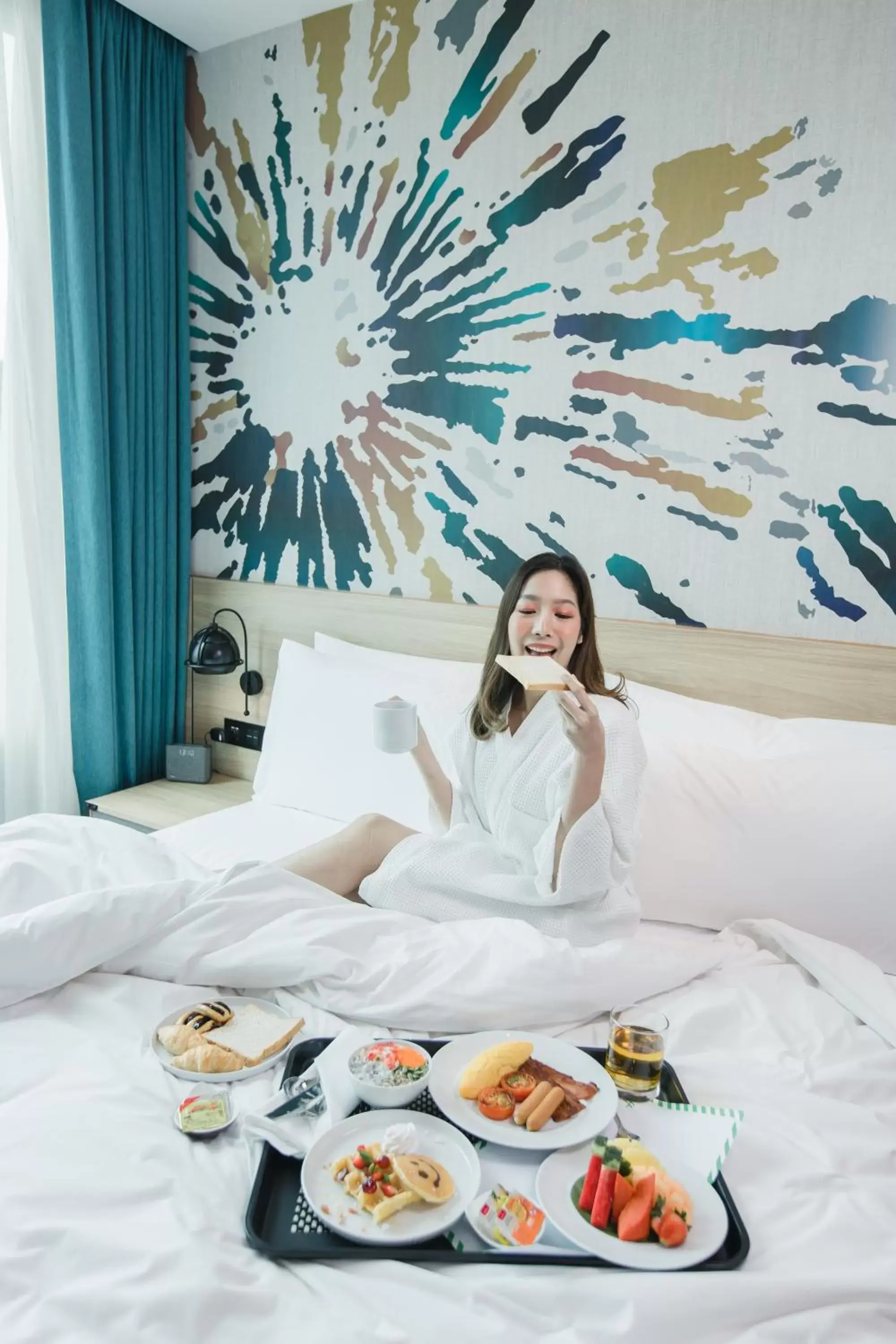 room service in Holiday Inn & Suites Siracha Laemchabang, an IHG Hotel