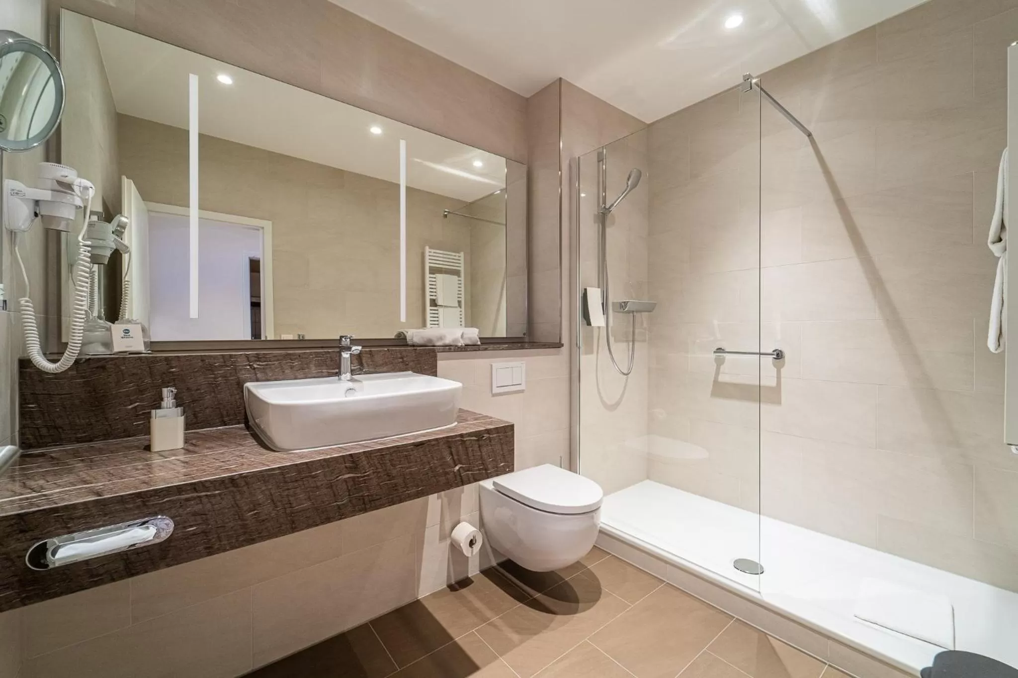 Bathroom in Best Western Hotel Dreiländerbrücke Weil am Rhein / Basel