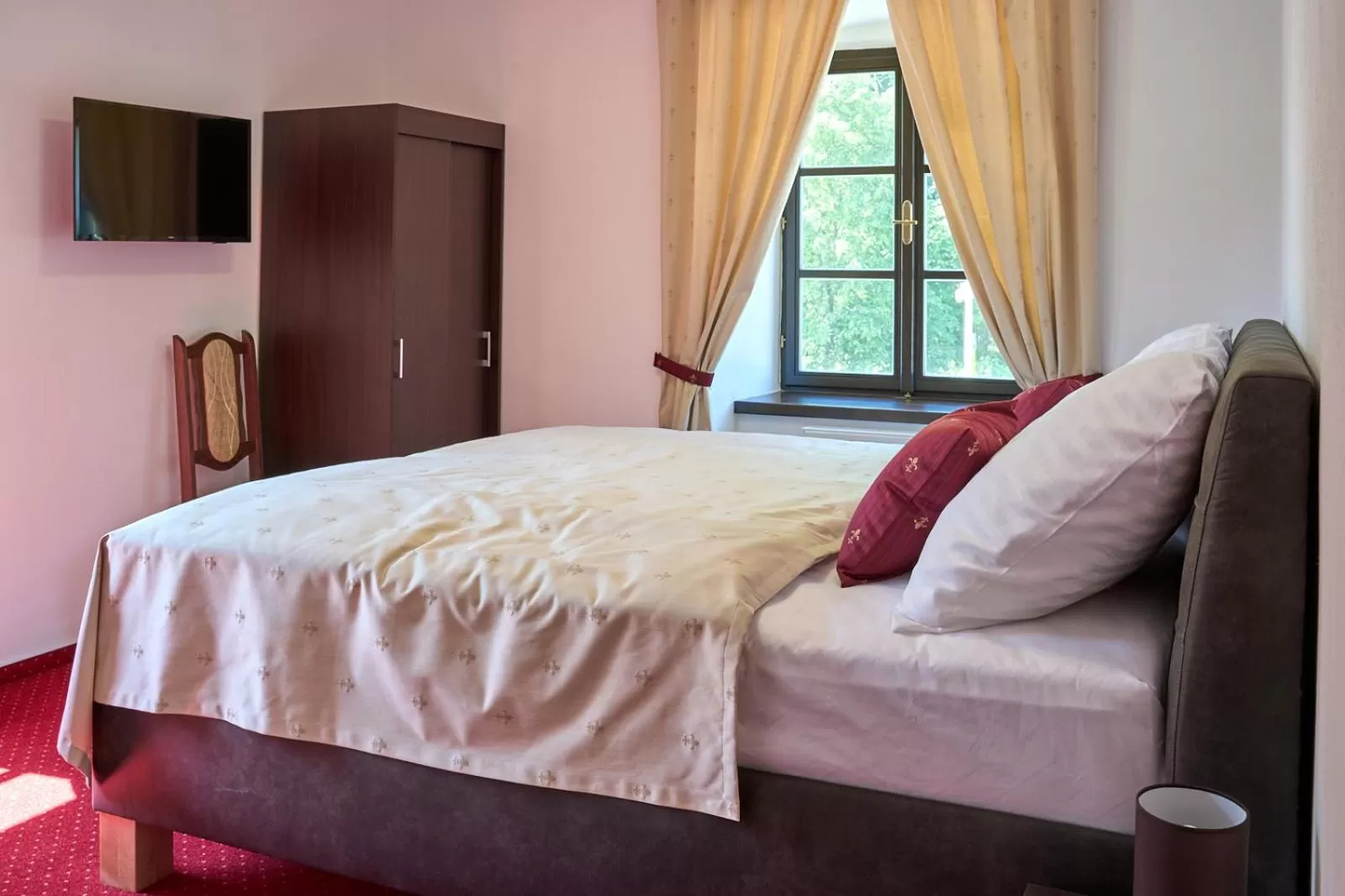 Bed in Vila Lovců králových