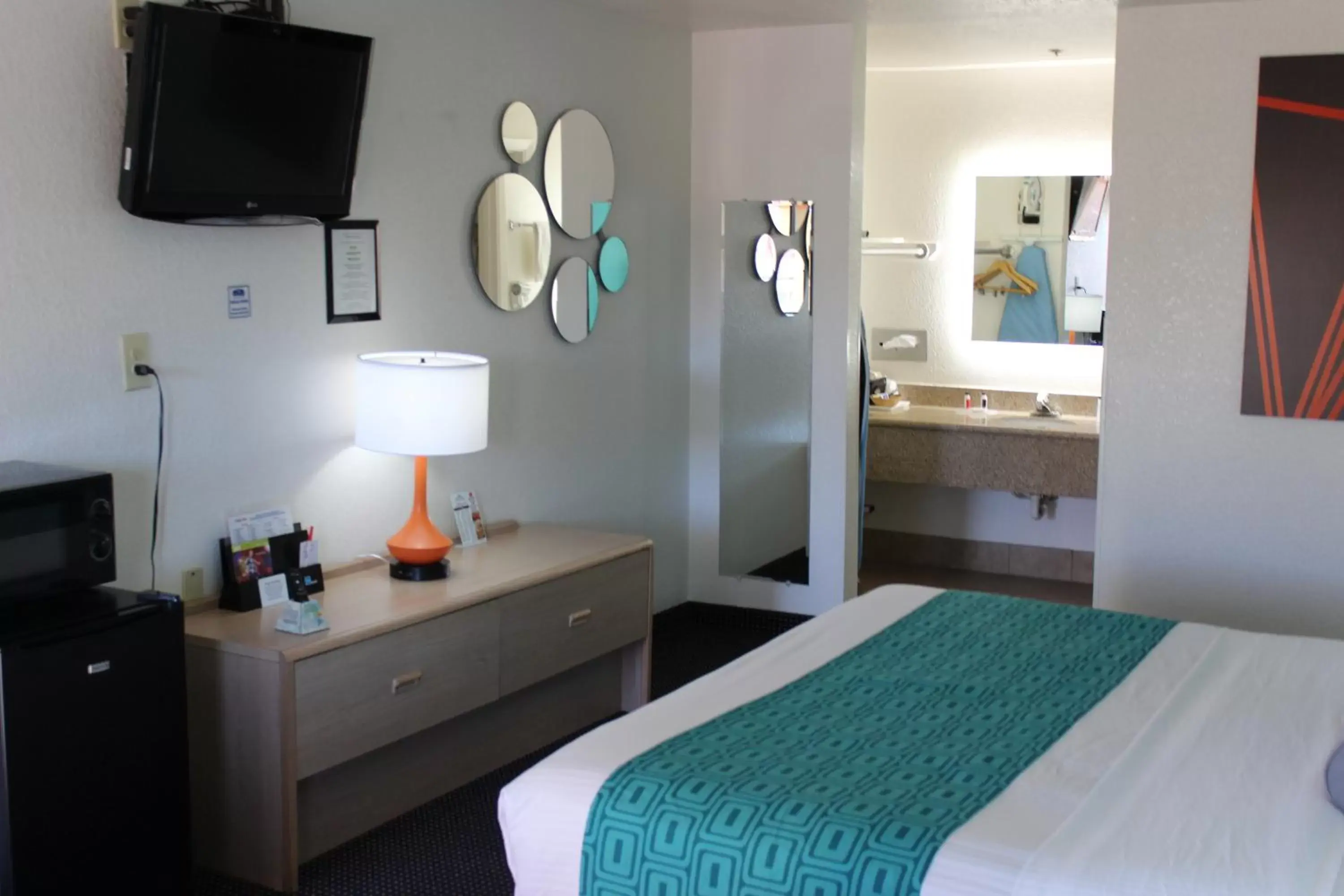 Bed in Howard Johnson by Wyndham Holbrook Bed in Howard Johnson by Wyndham Holbrook