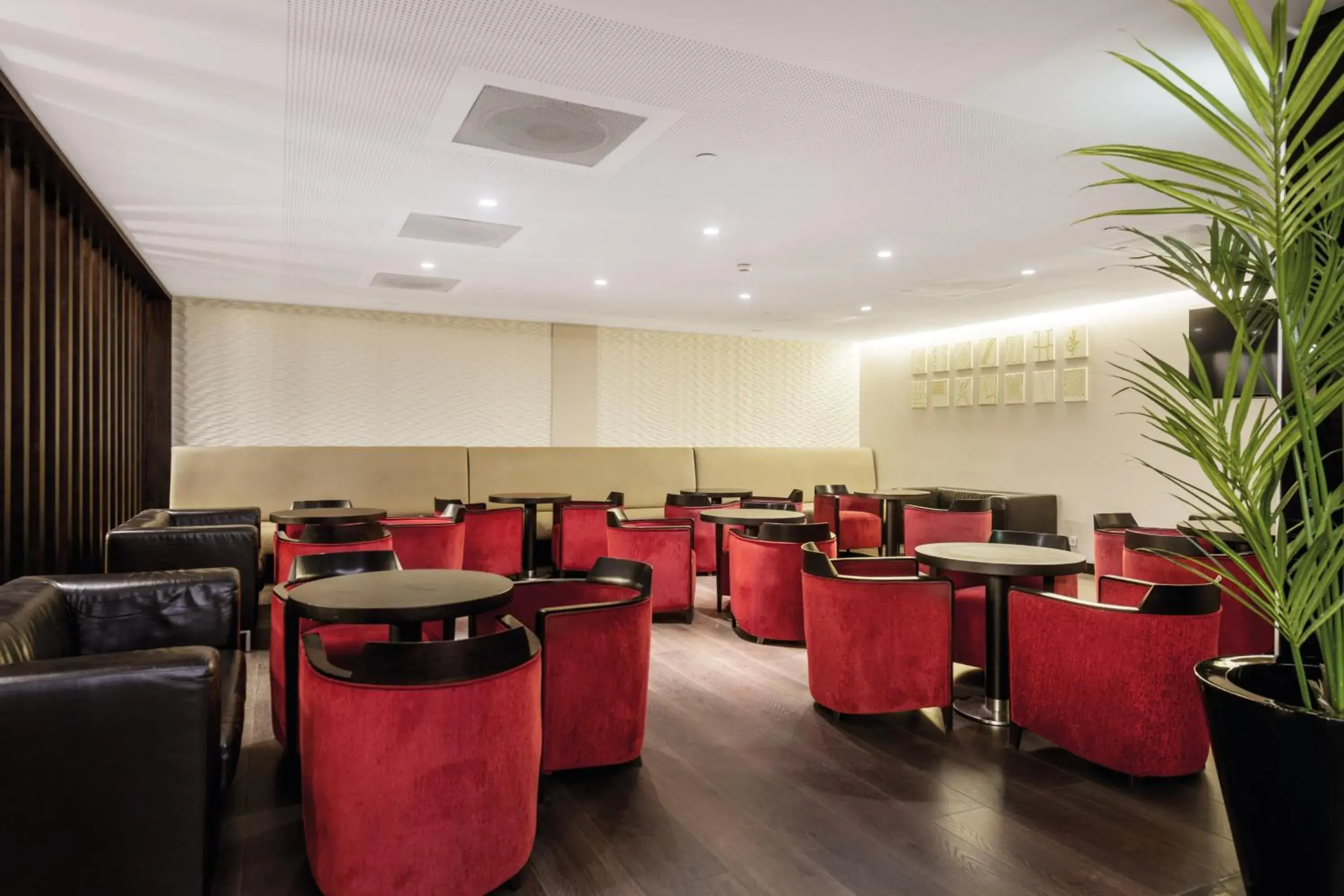 Lounge or bar in Hotel Trópico Lounge or bar in Hotel Trópico