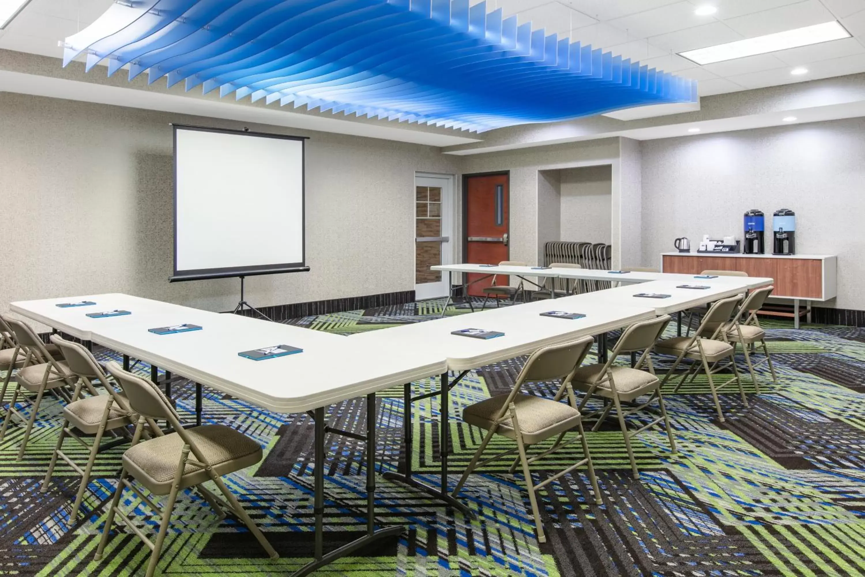 Meeting/conference room in Holiday Inn Express Hotel & Suites Seaside Convention Center, an IHG Hotel