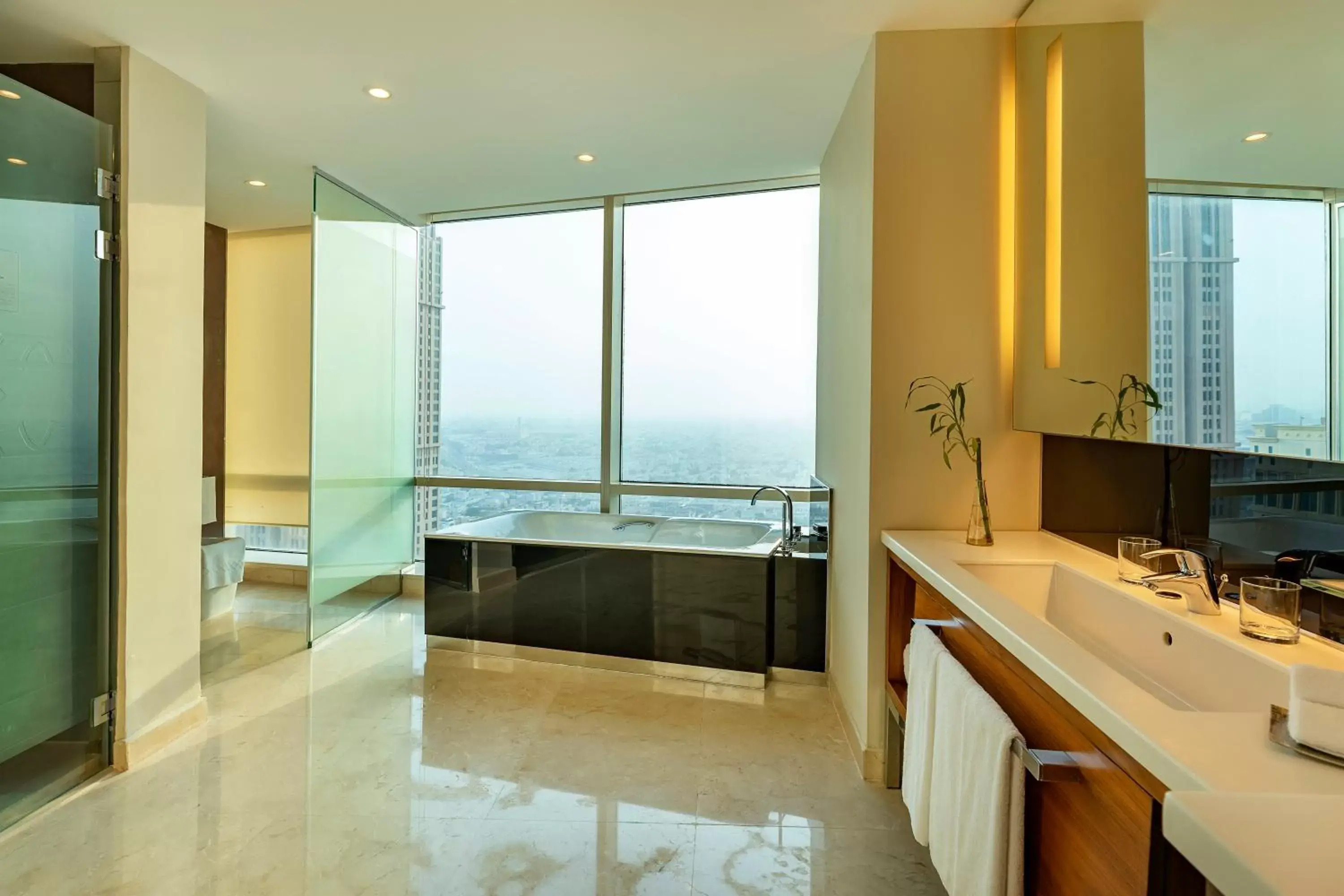 Toilet, Kitchen/Kitchenette in InterContinental Doha The City, an IHG Hotel