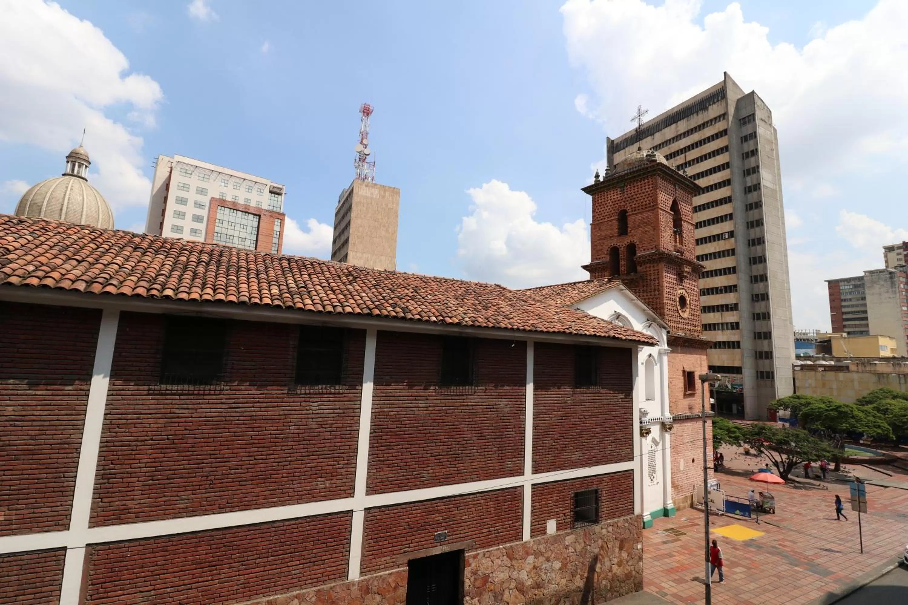 Street view in 554 Apartments