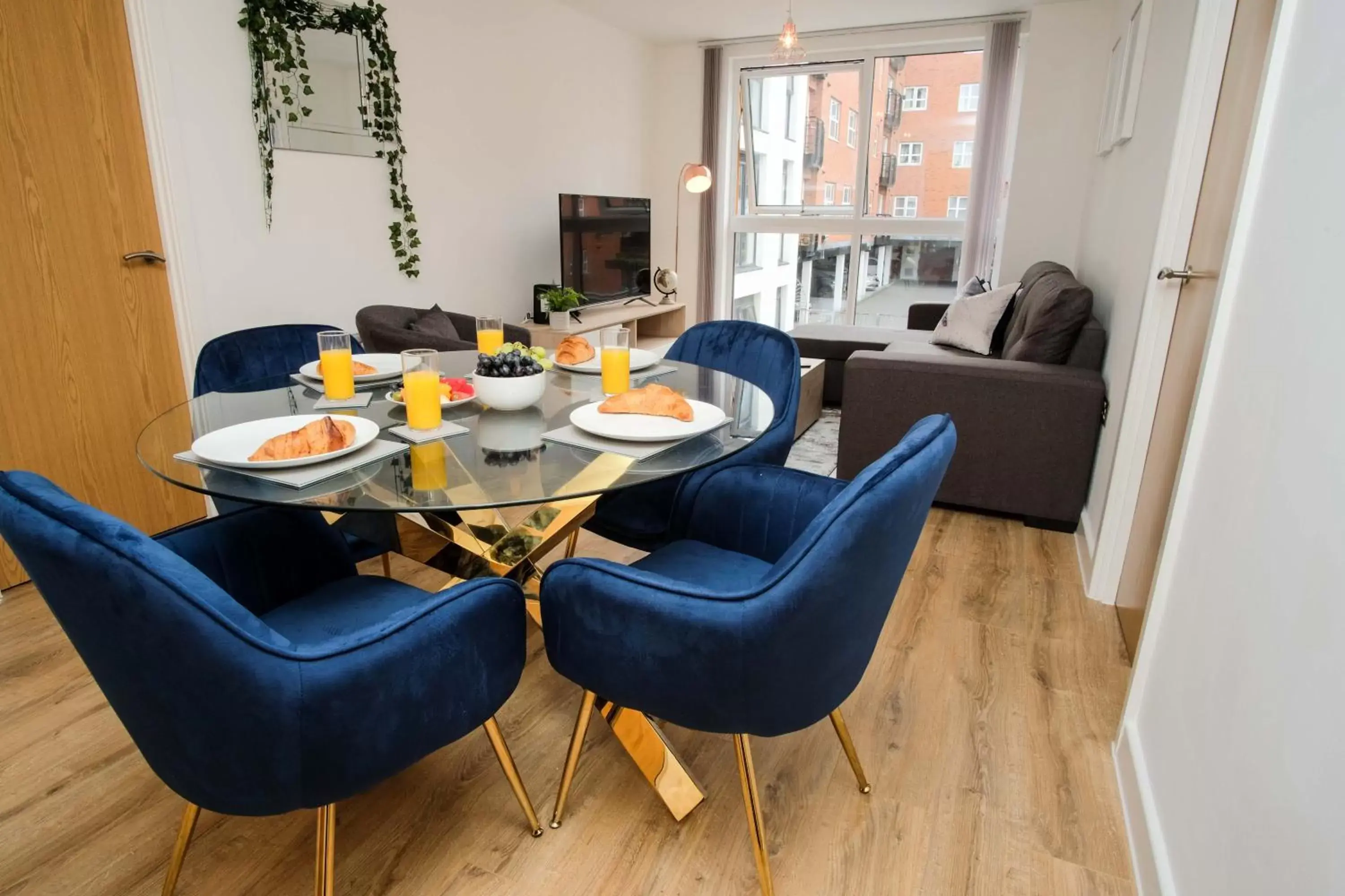 TV and multimedia, Dining Area in Onyx O2 Arena Brindley Place Broad Street Large Spacious Apartment