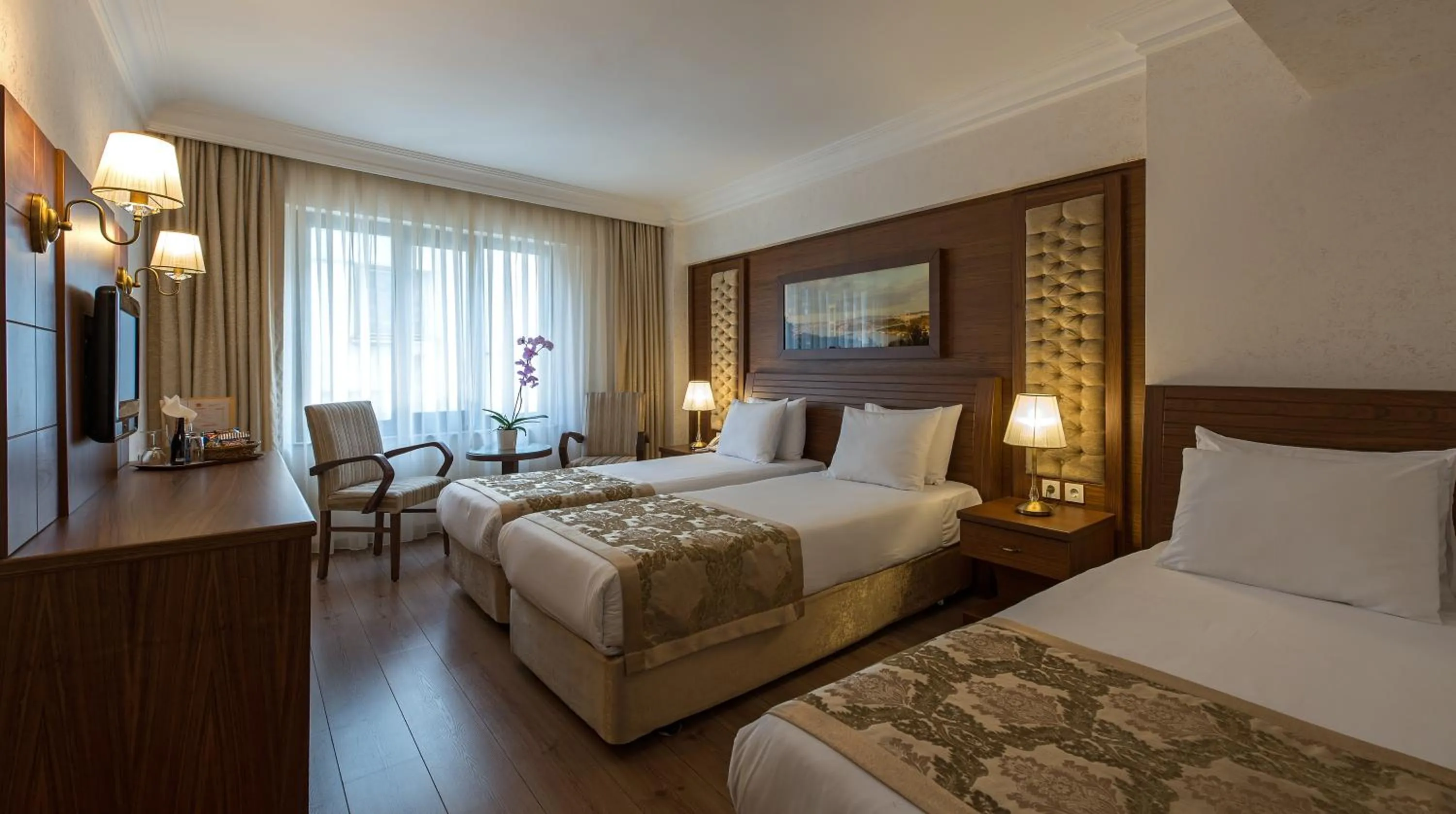 Bedroom, Bed in Hotel Yigitalp Istanbul