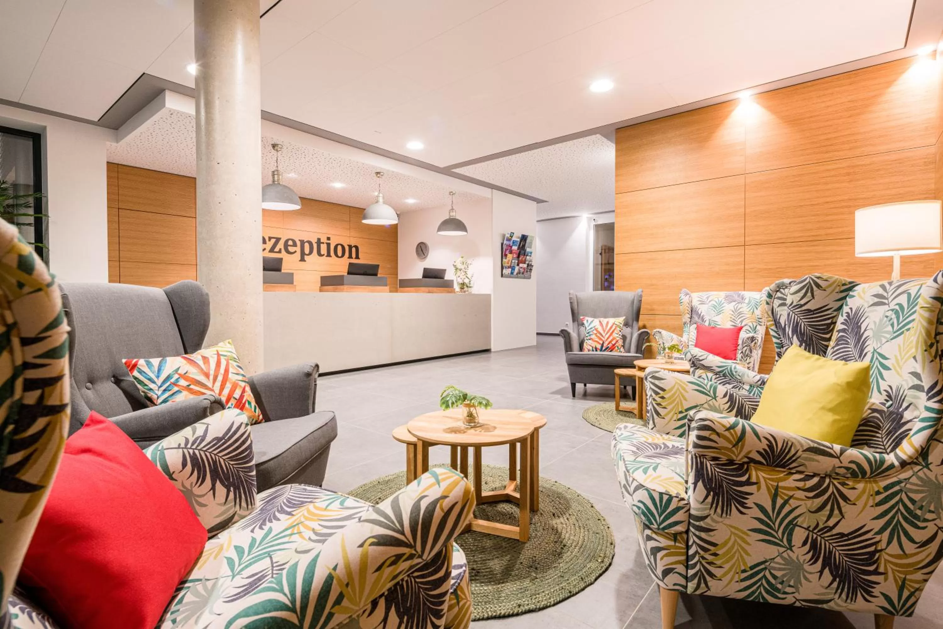 Lobby or reception in Stadthotel Lohne, Self Check In, mit Bäckerei und Cafe