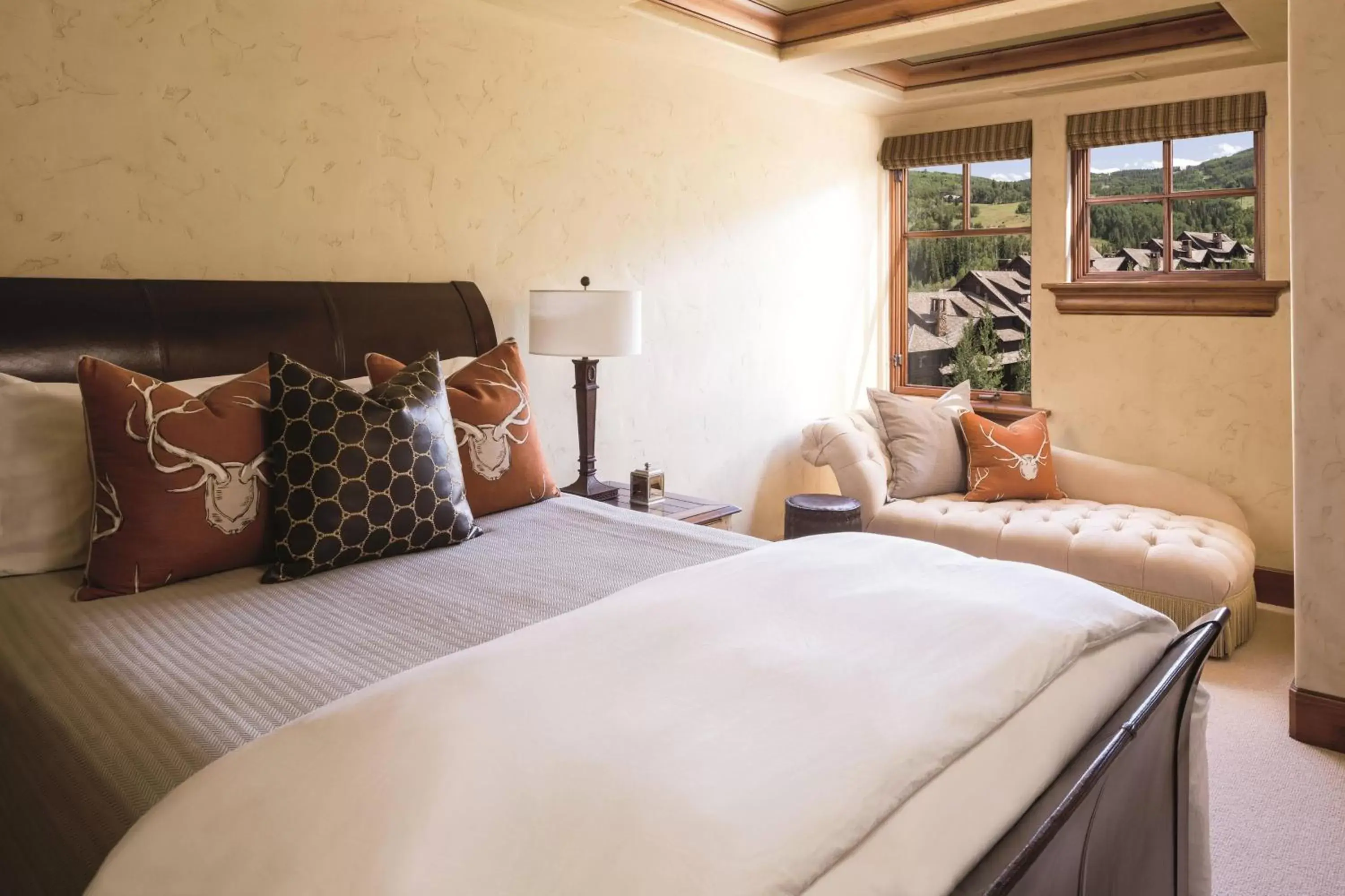 Bedroom, Bed in The Ritz-Carlton, Bachelor Gulch