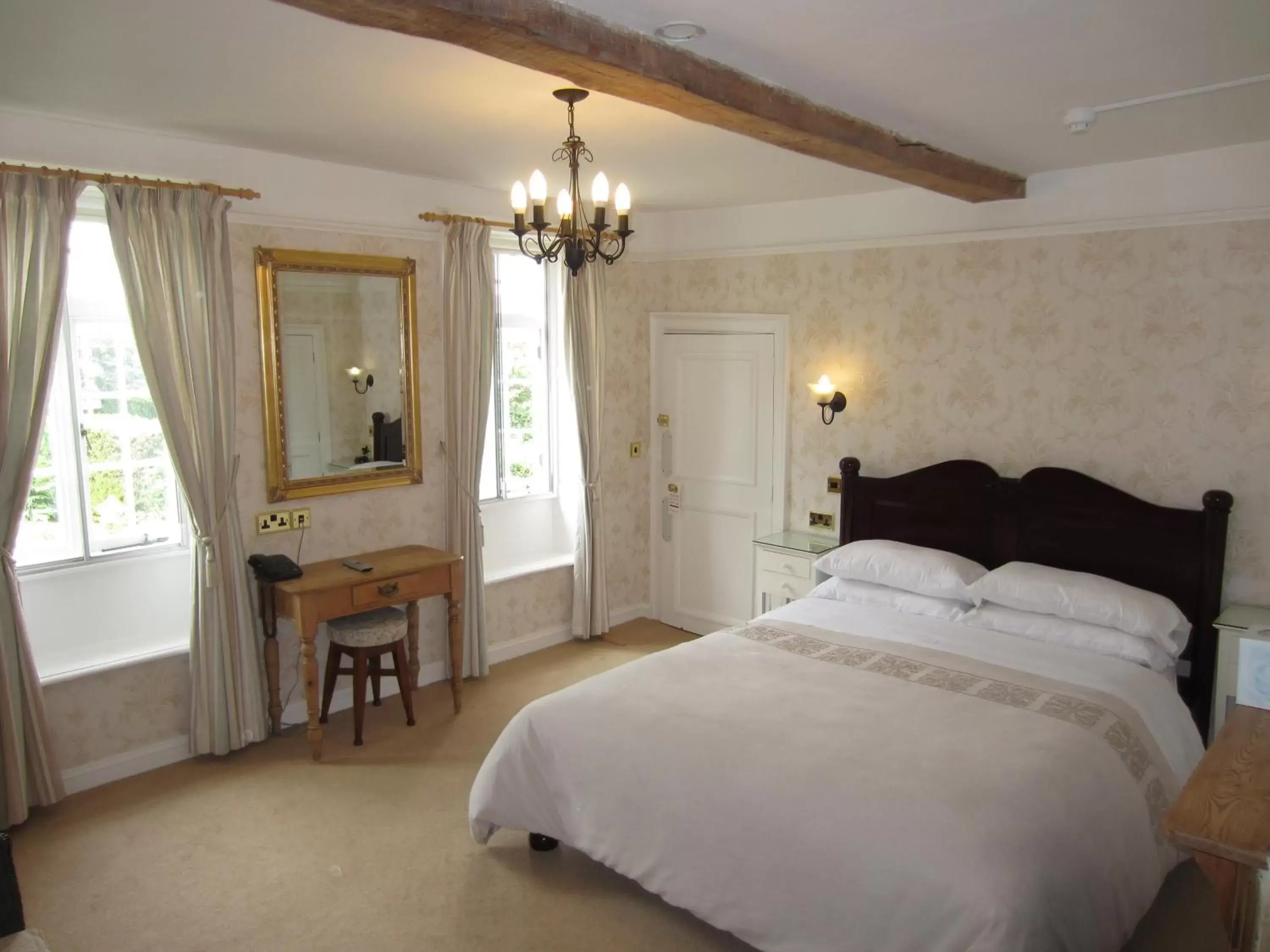 Photo of the whole room, Bed in Sherbourne House