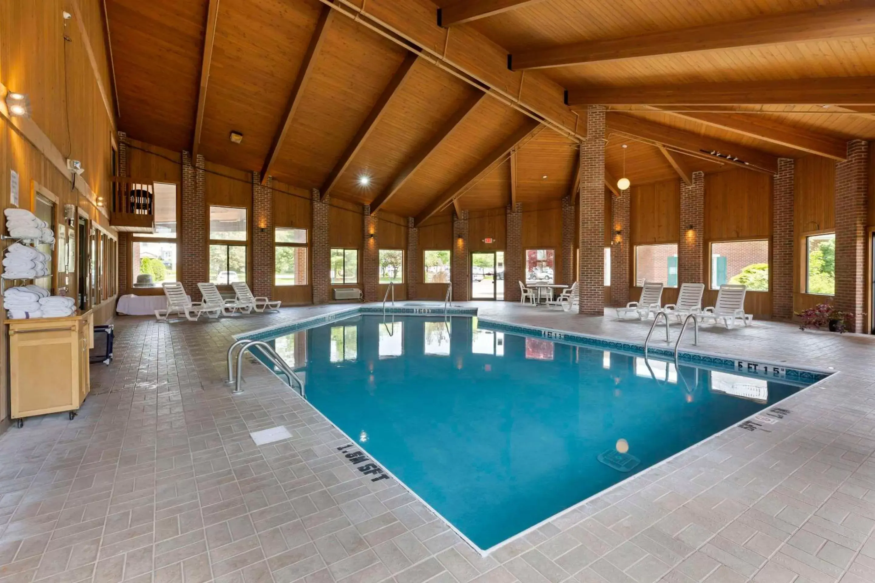 Swimming Pool in Comfort Inn Mount Vernon