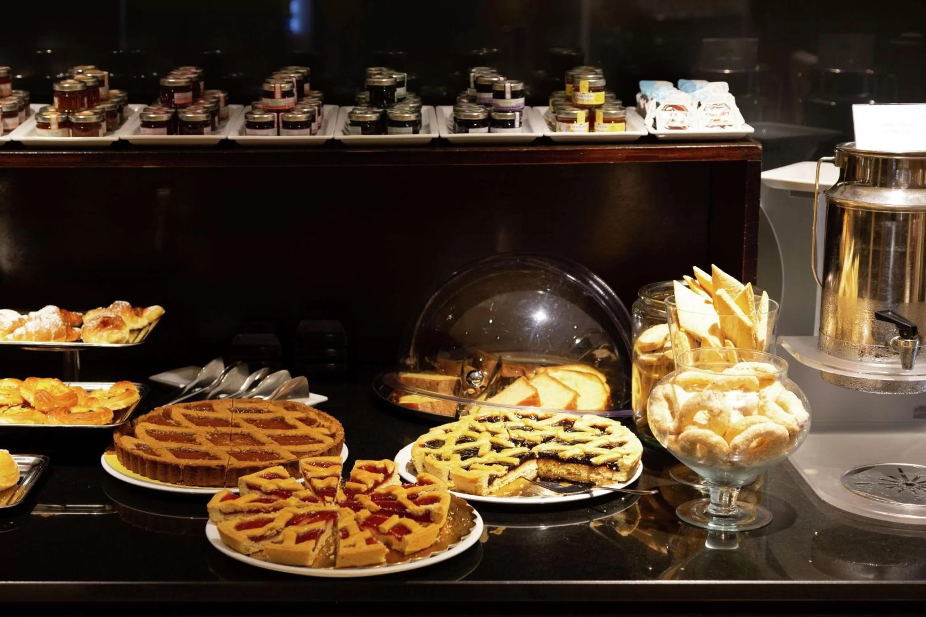 Breakfast in Hilton Garden Inn Rome Claridge