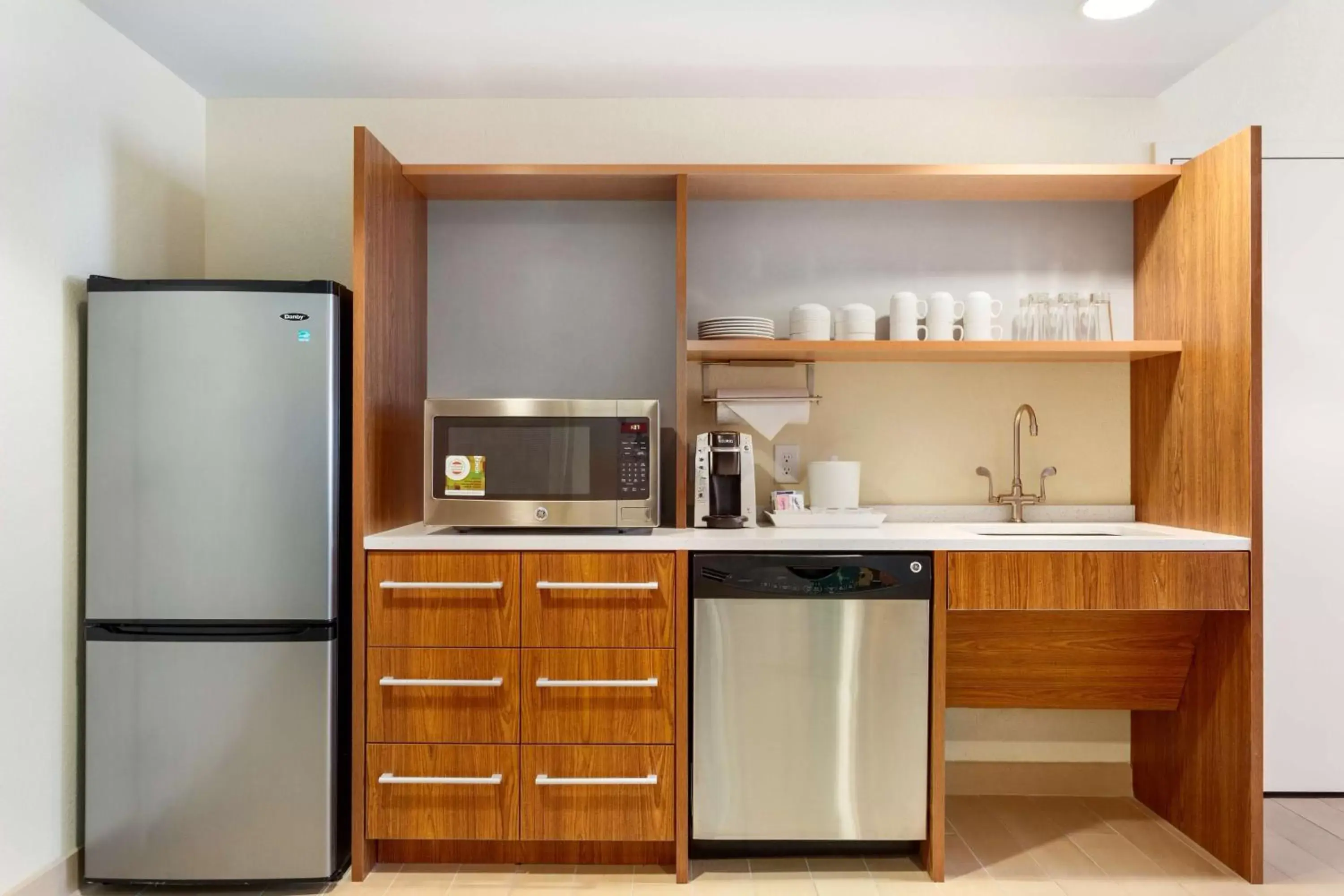 Kitchen or kitchenette, Kitchen/Kitchenette in Home2 Suites by Hilton Fargo