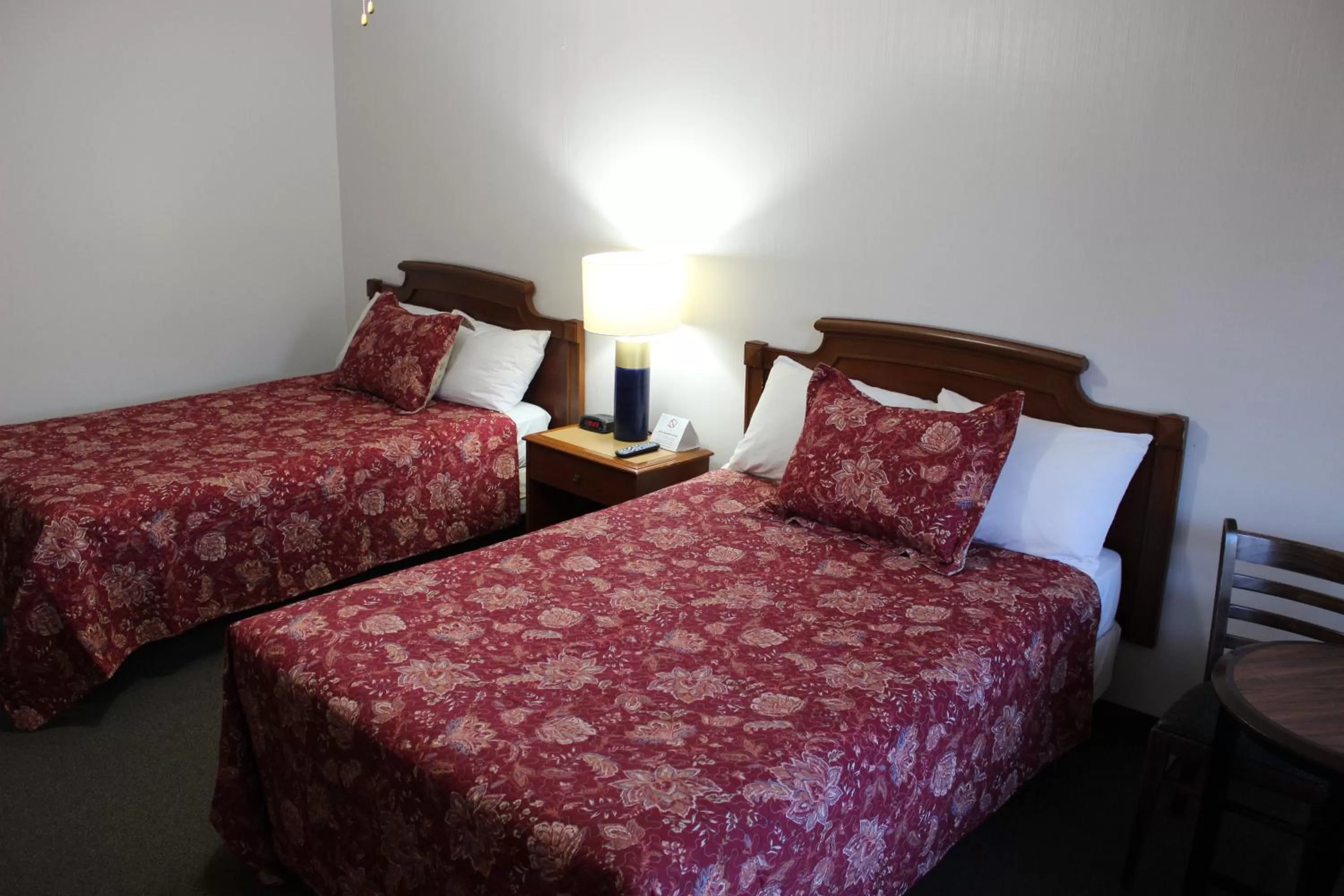 Bedroom, Bed in Welcome Inn