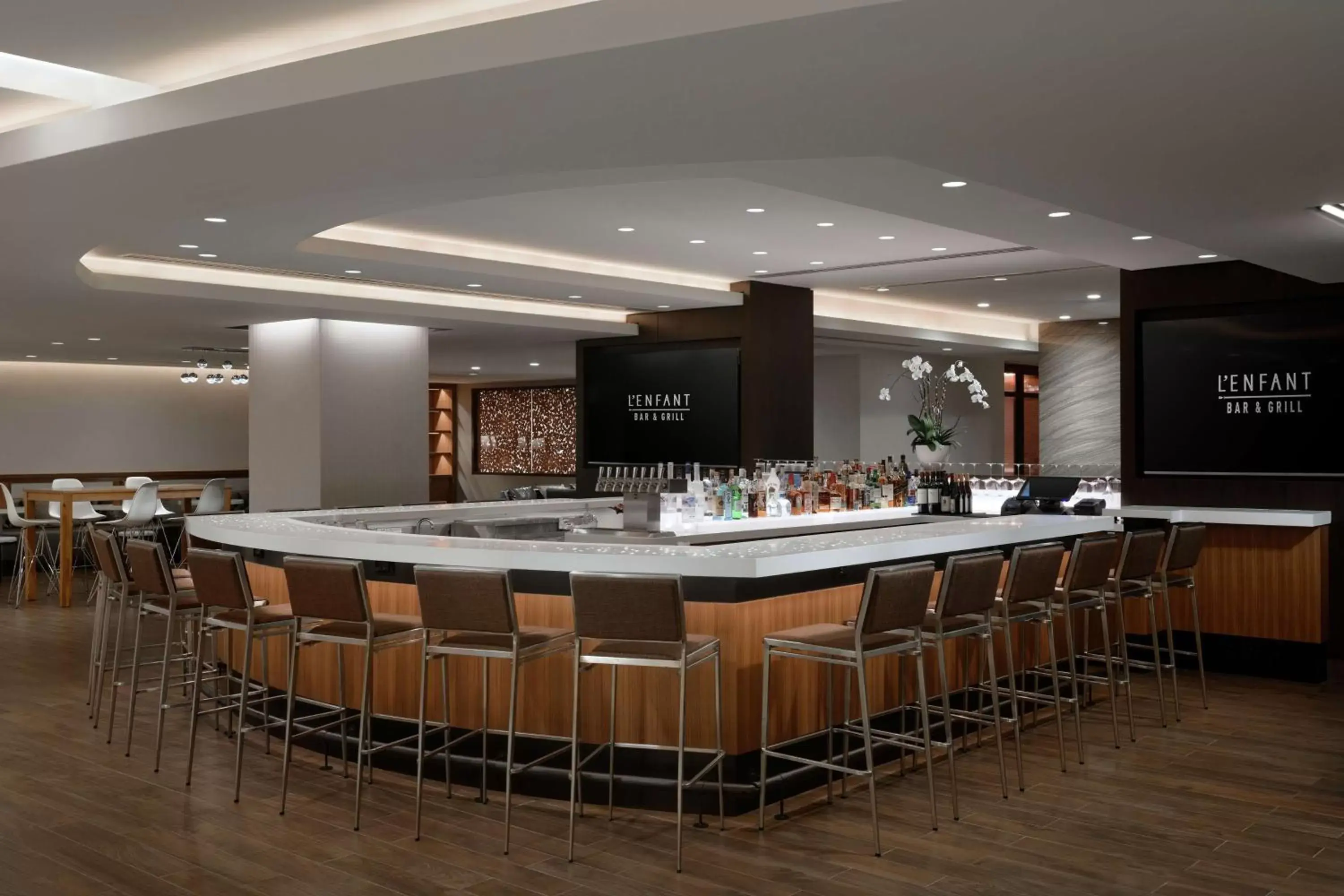 Lounge or bar in Hilton Washington DC National Mall The Wharf