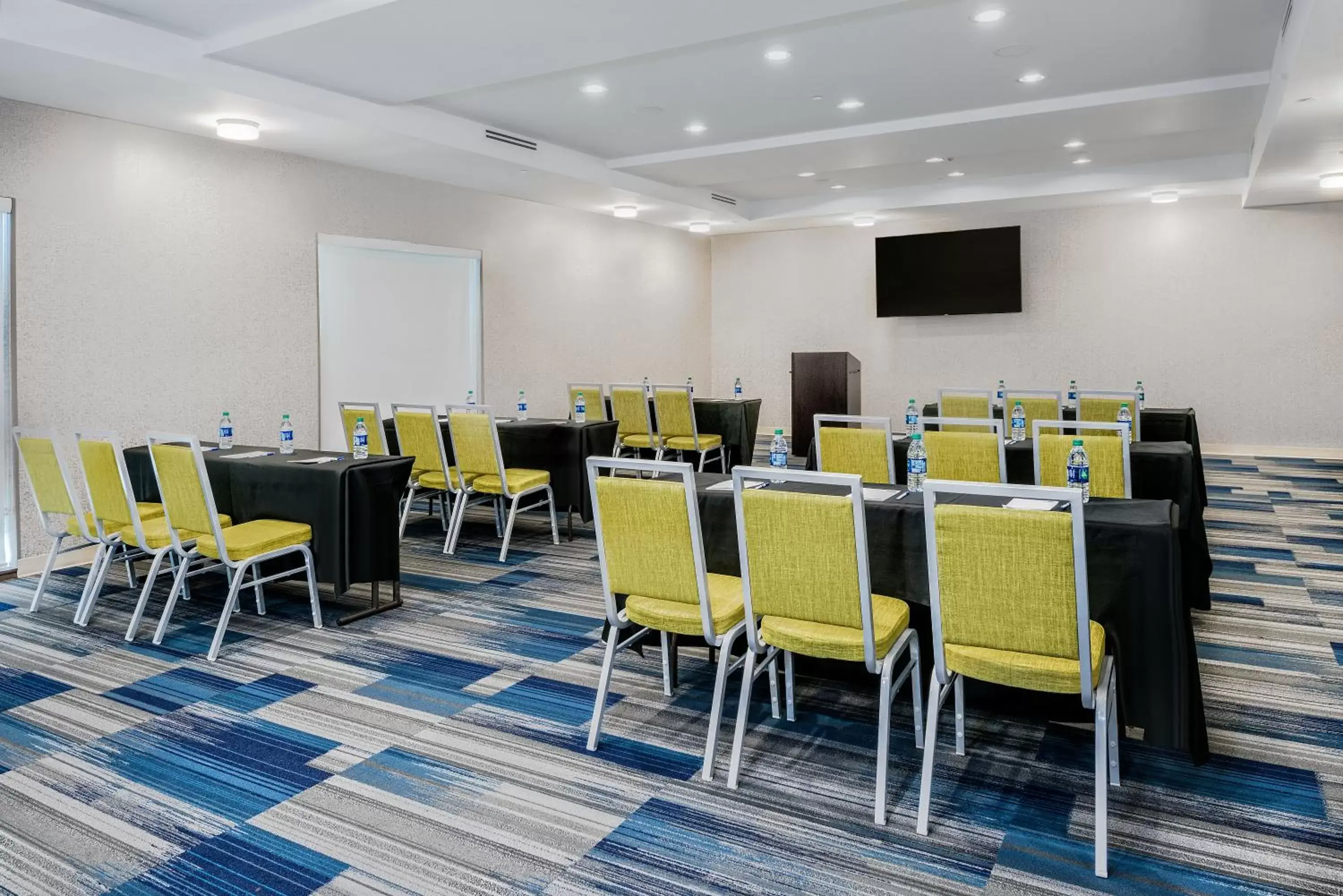 Meeting/conference room in Holiday Inn Express & Suites Round Rock Austin North, an IHG Hotel