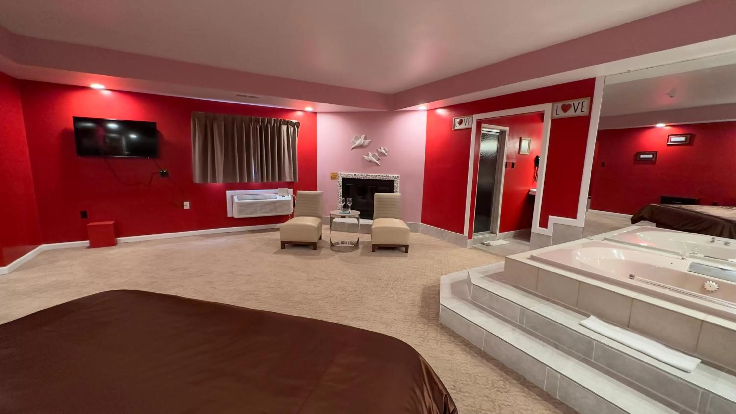 TV and multimedia, Bed in Inn of the Dove - Romantic Luxury Suites with Jacuzzi & Seasonal Fireplace at Harrisburg-Hershey-Philadelphia, PA