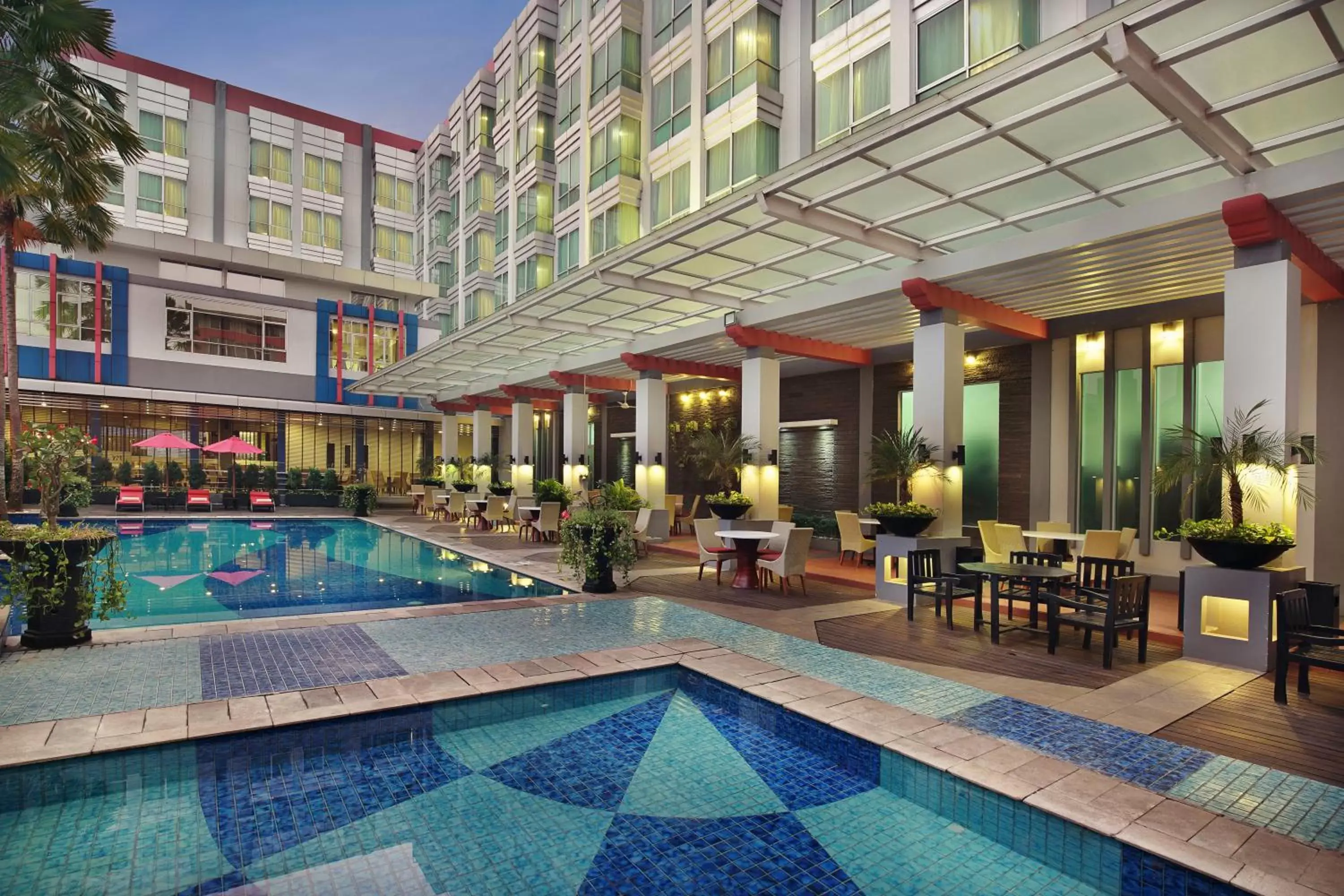 Swimming pool in Mercure Pontianak City Center Swimming pool in Mercure Pontianak City Center