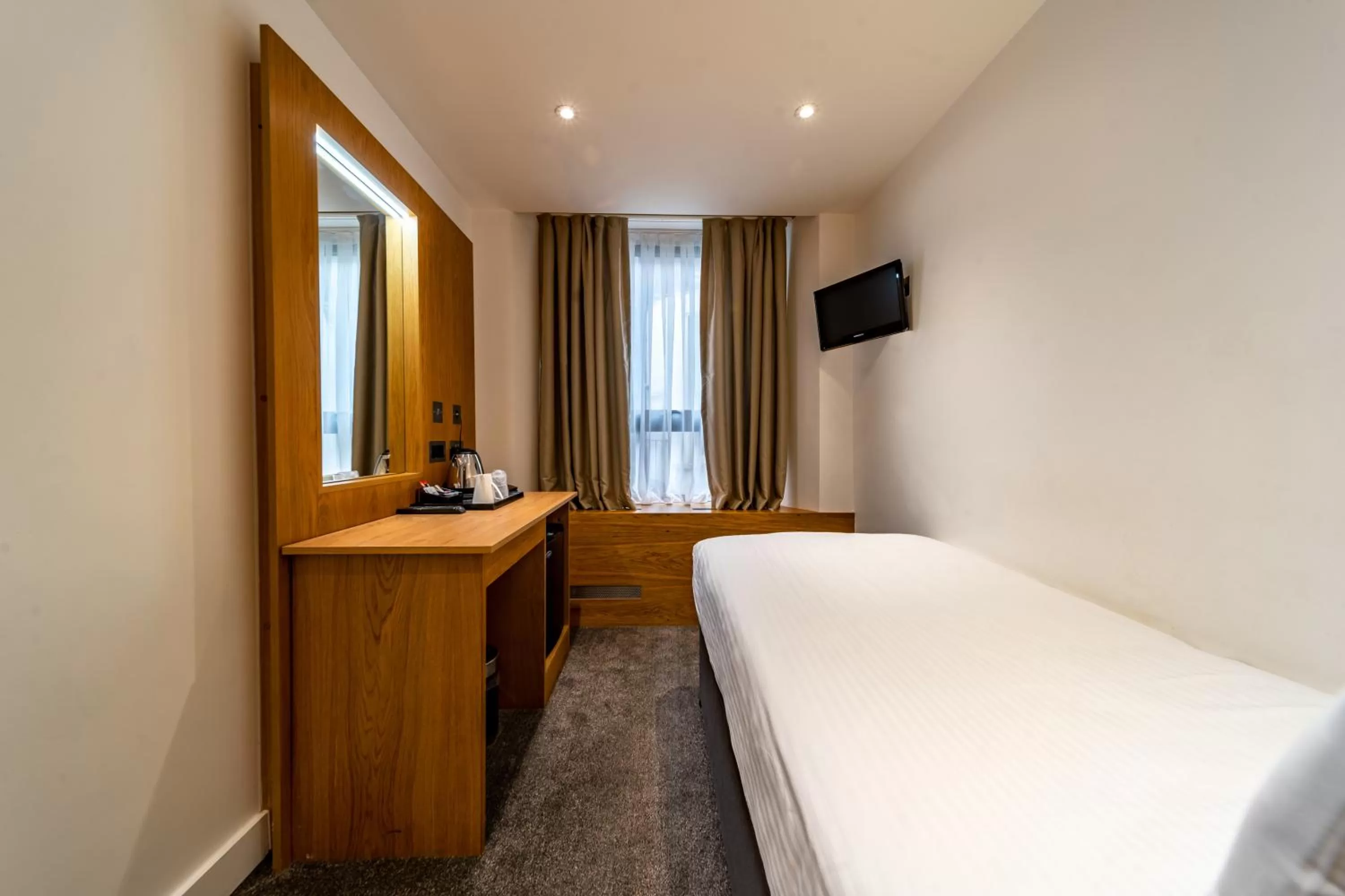 Bed in Central Park Hotel