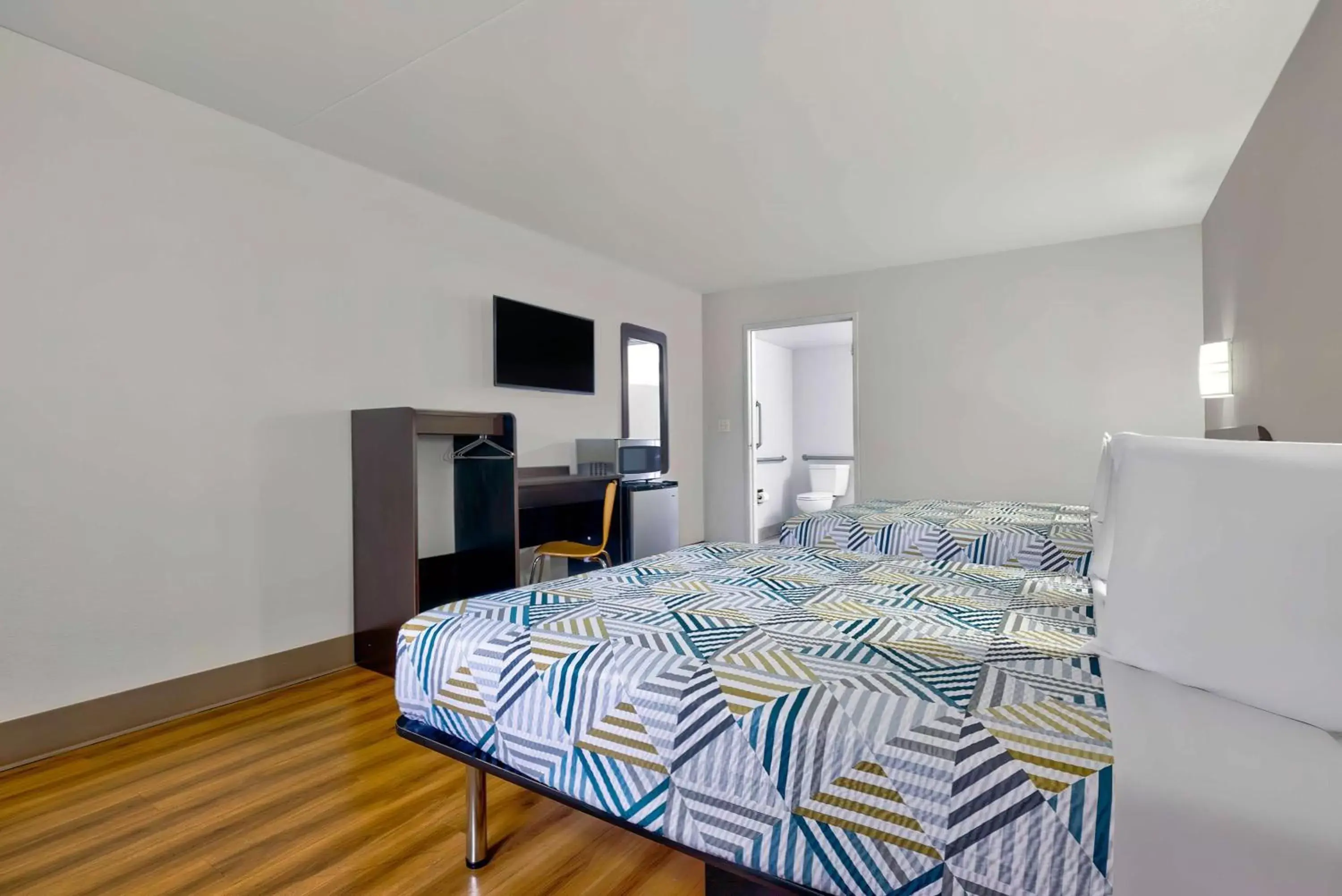 Bedroom, Bed in Motel 6-Plano, TX - Plano Northeast Bedroom, Bed in Motel 6-Plano, TX - Plano Northeast