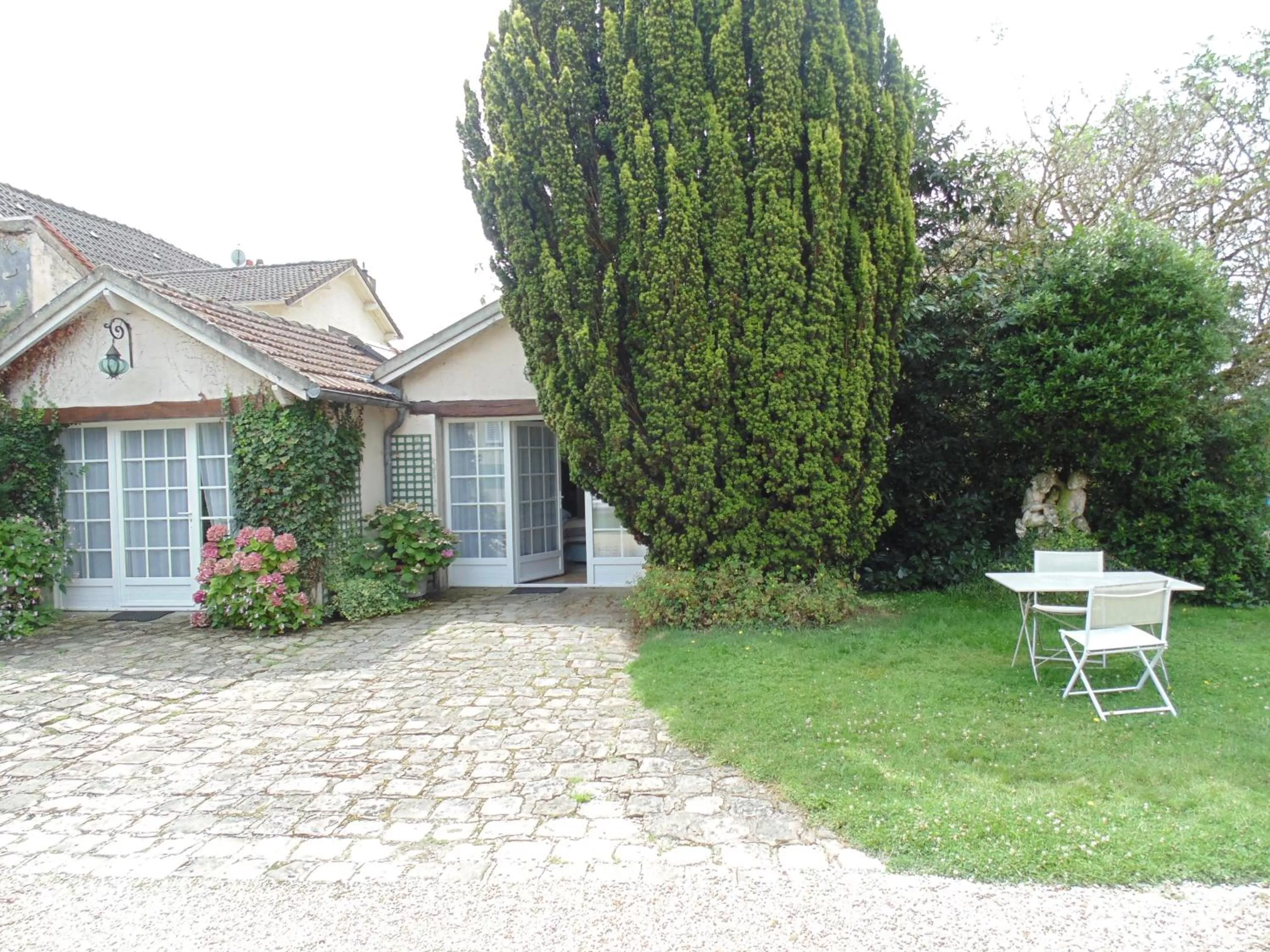 Facade/entrance in Clos Saint Nicolas