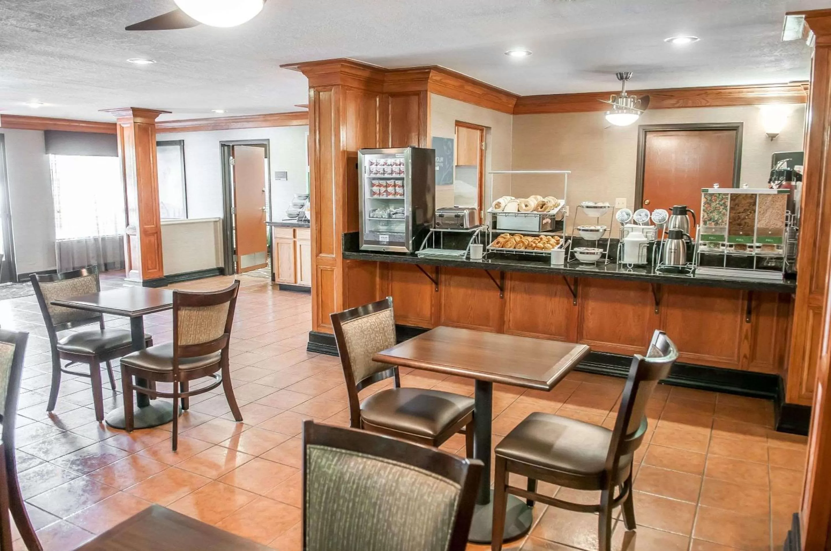 Restaurant/places to eat in Comfort Suites Albuquerque-North Journal Center