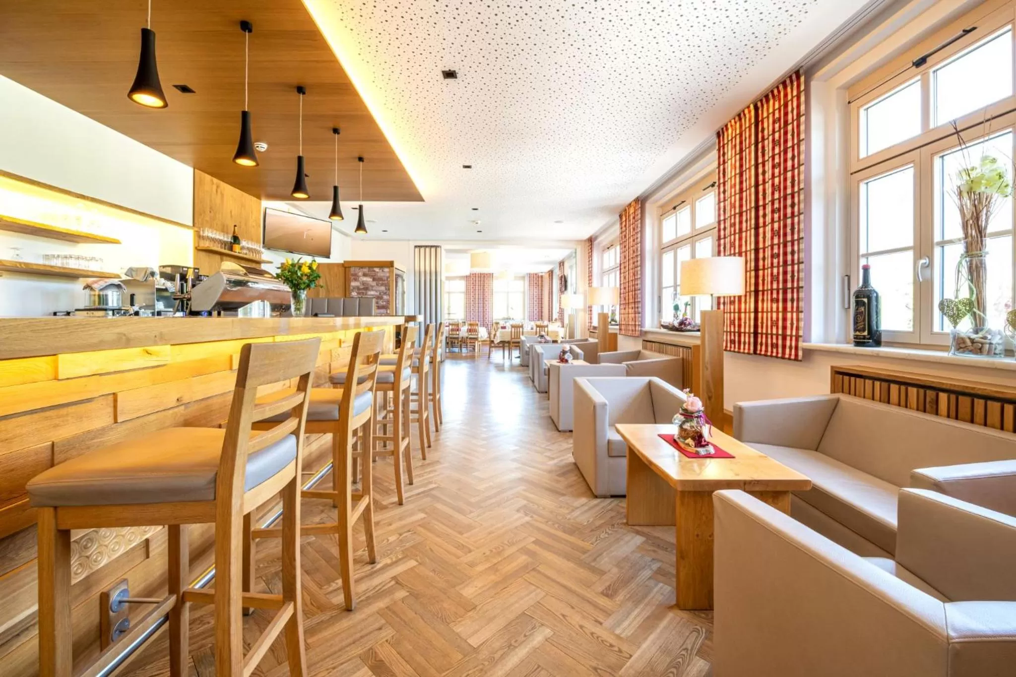 Restaurant/places to eat in Hotel Loy