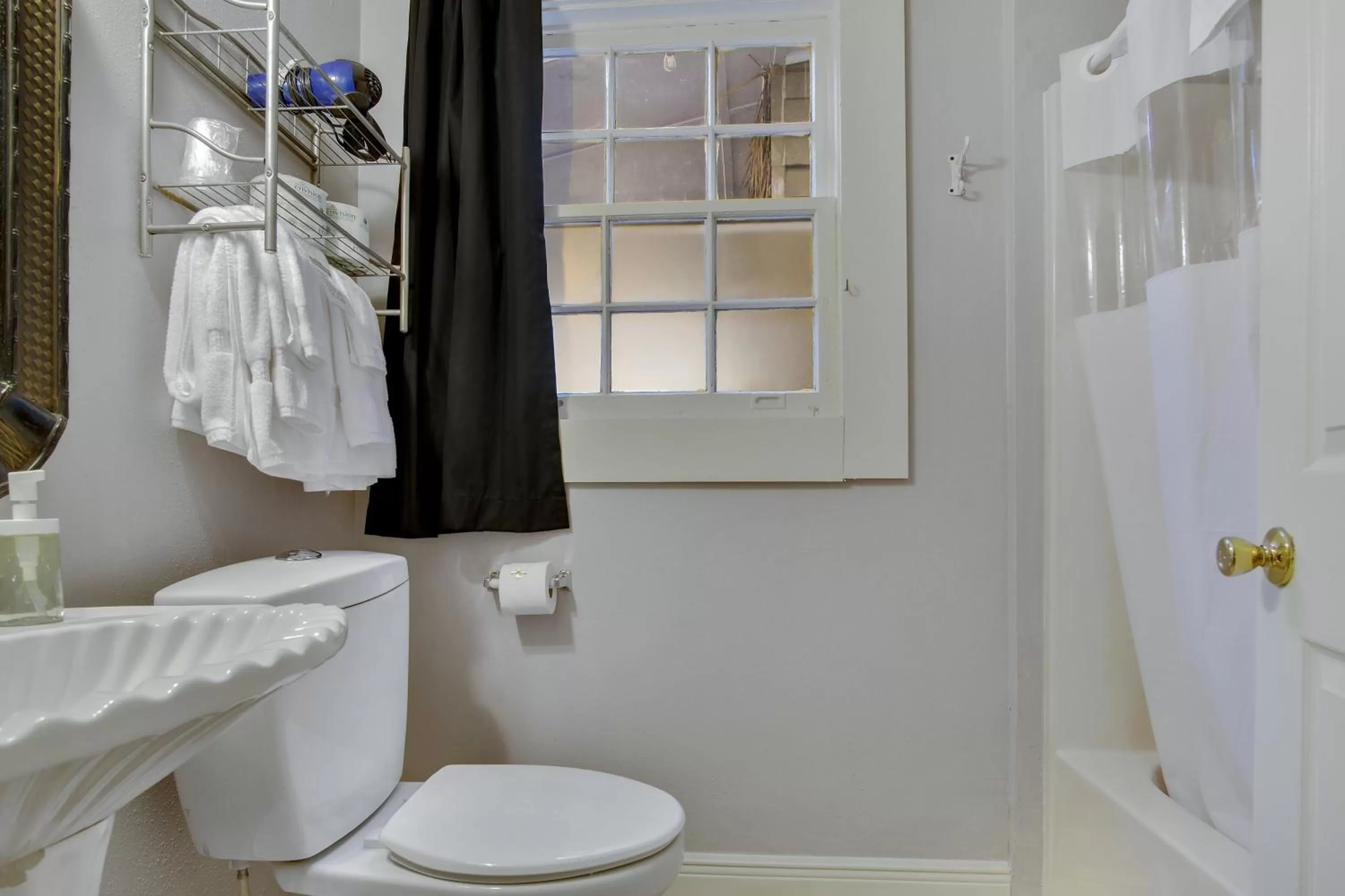 Bathroom in Rathbone Mansions New Orleans