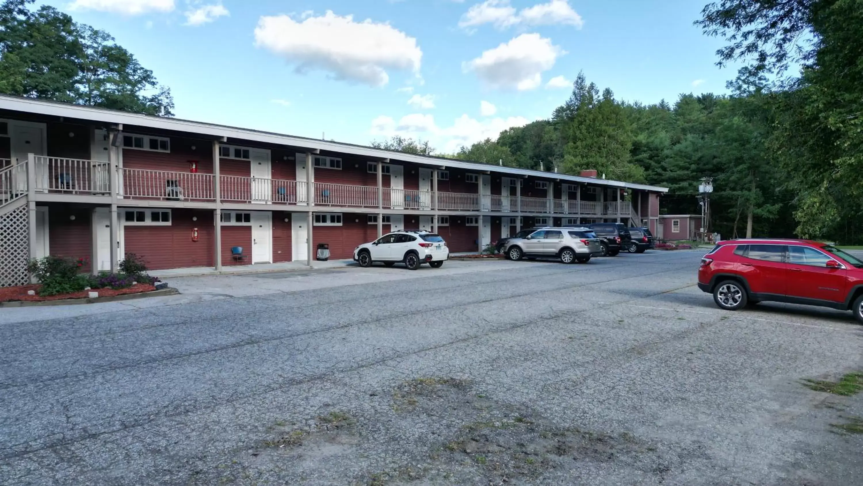 Parking, Property Building in The Putney Inn