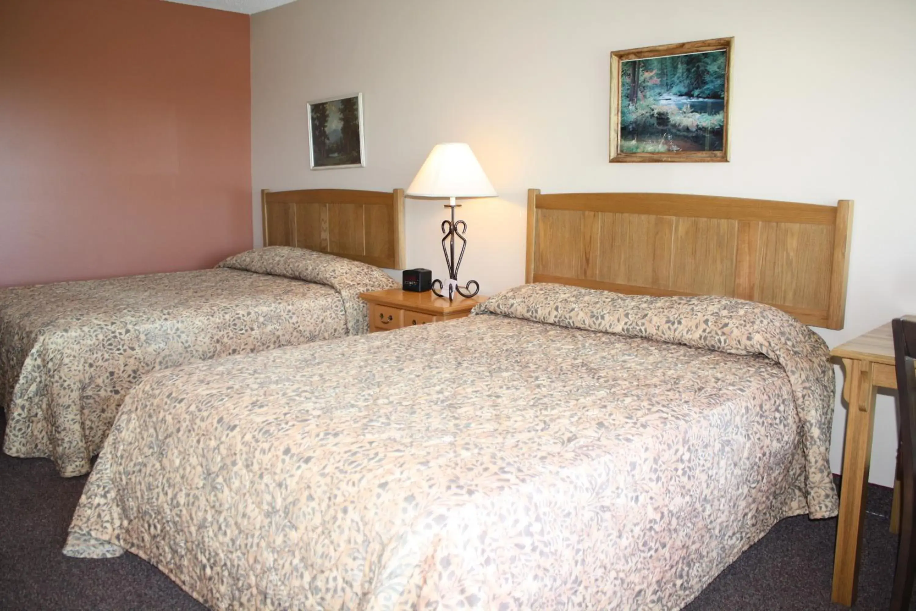 Bed in Outback Roadhouse Motel & Suites Branson