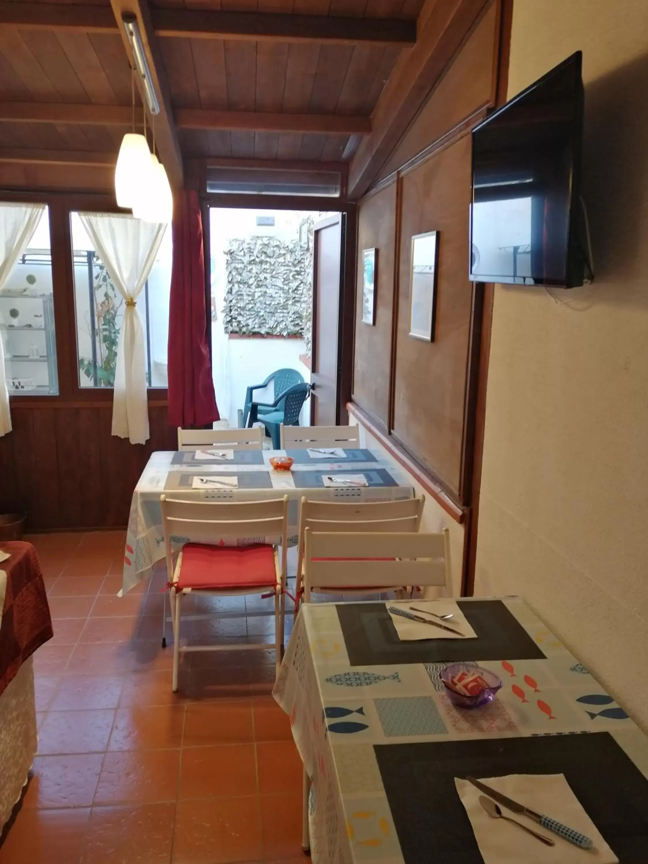 Dining Area in b&b Le Rocce