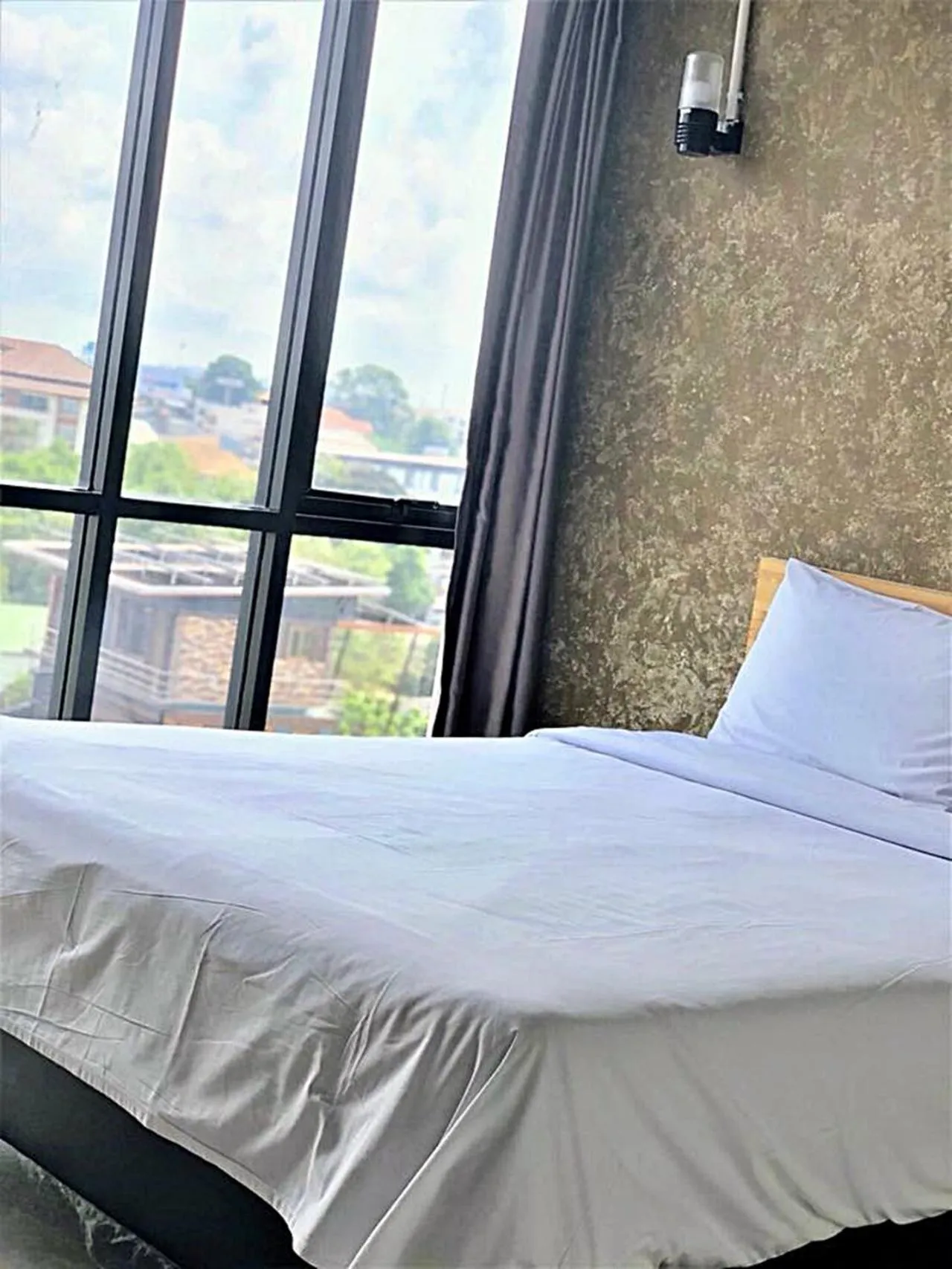 View (from property/room), Bed in Izen Plus Budget Hotel & Residence