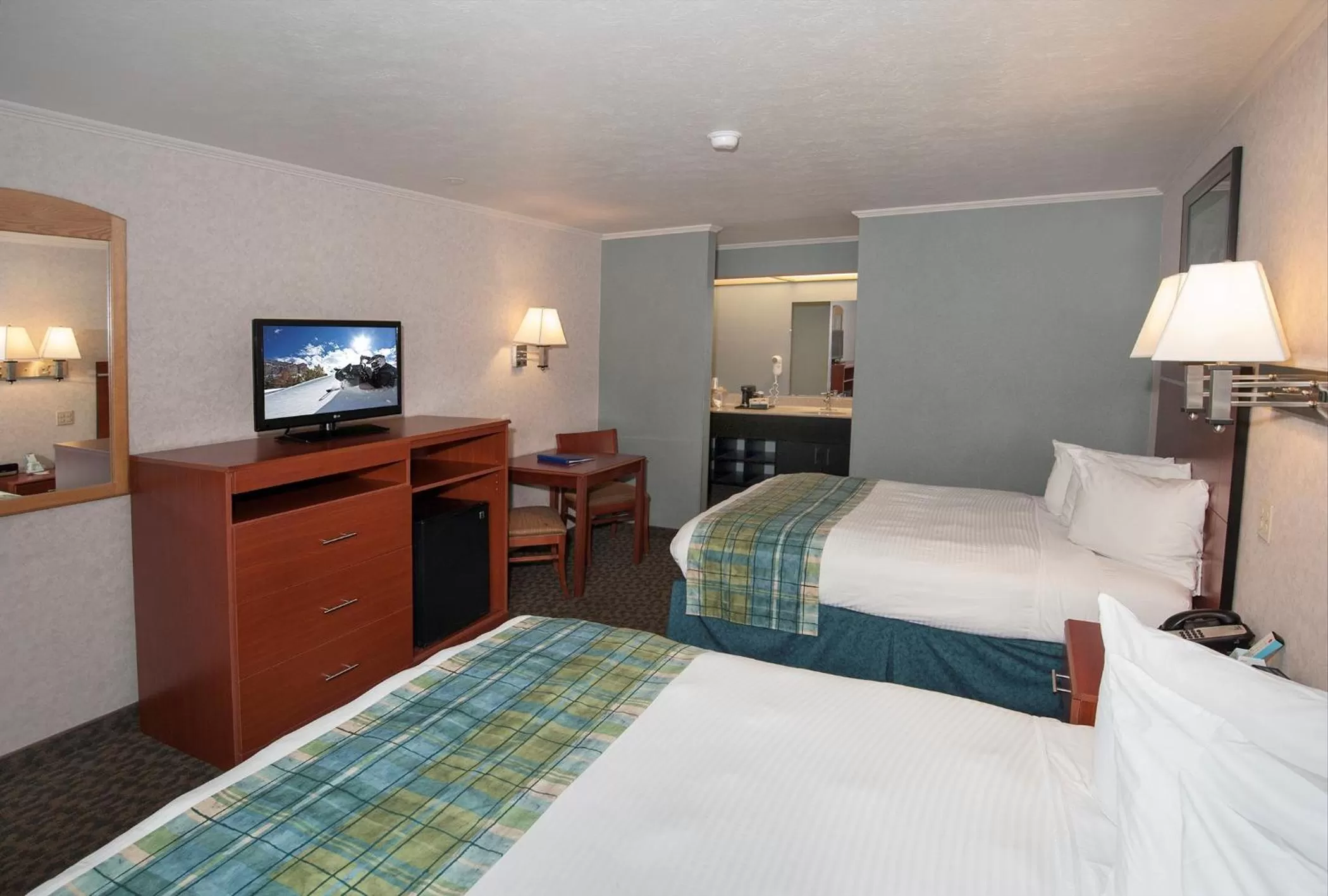 Photo of the whole room, Bed in Brandin' Iron Inn