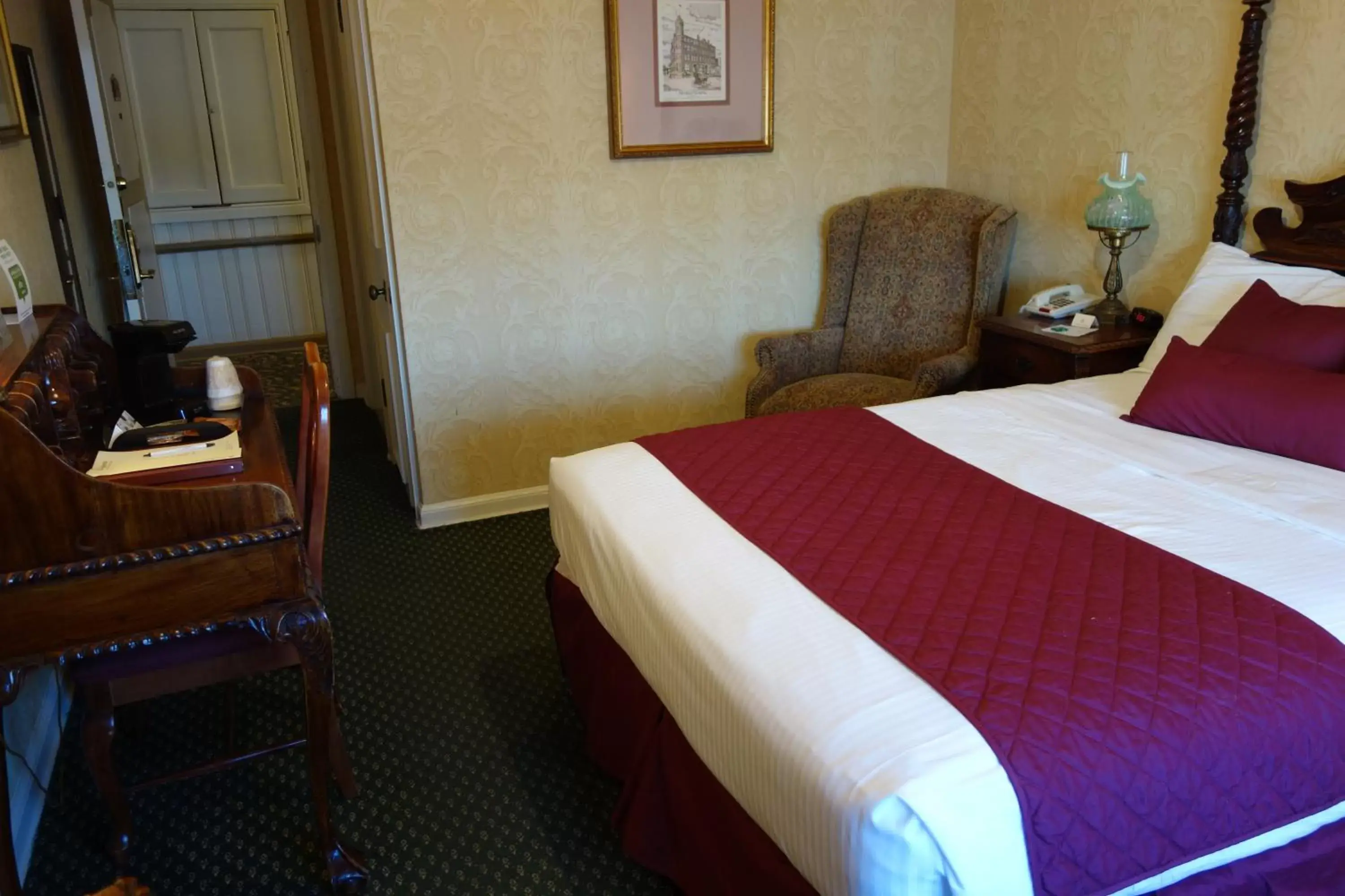 Bed in Lafayette Hotel Marietta