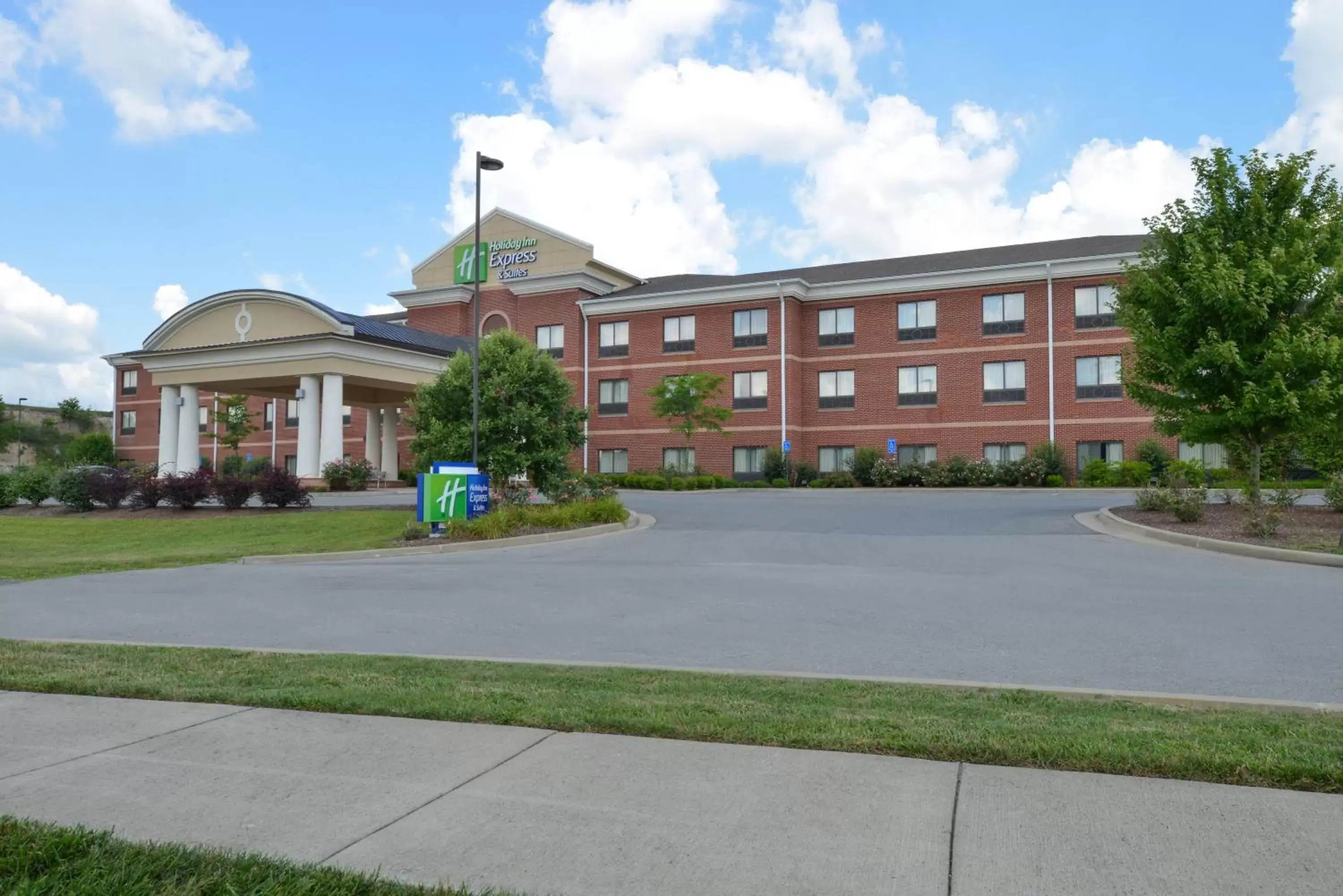 Property Building in Holiday Inn Express & Suites Bridgeport, an IHG Hotel