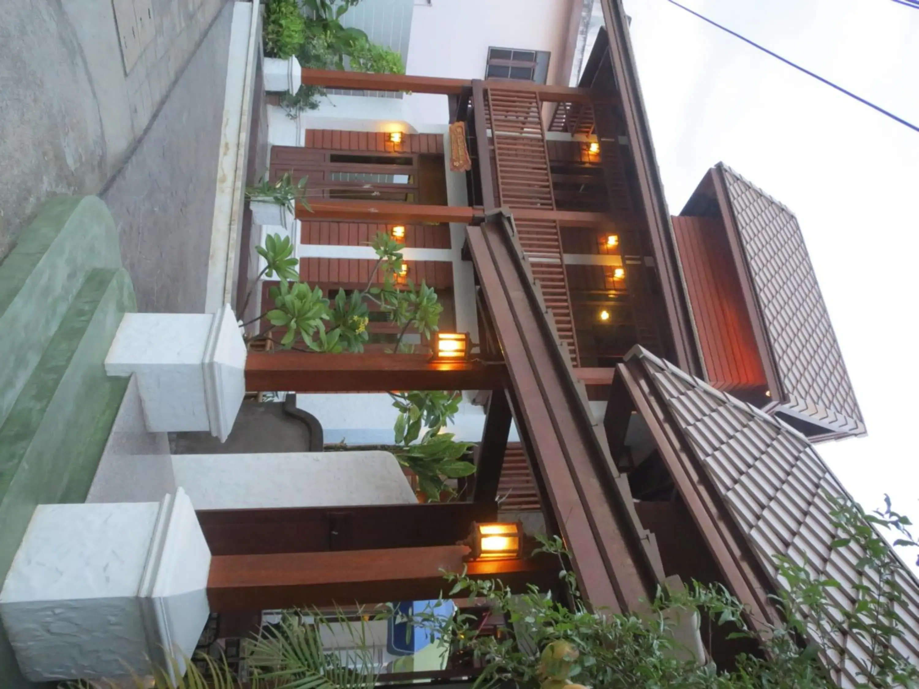 Facade/entrance, Property Building in Baanlek Home Stay