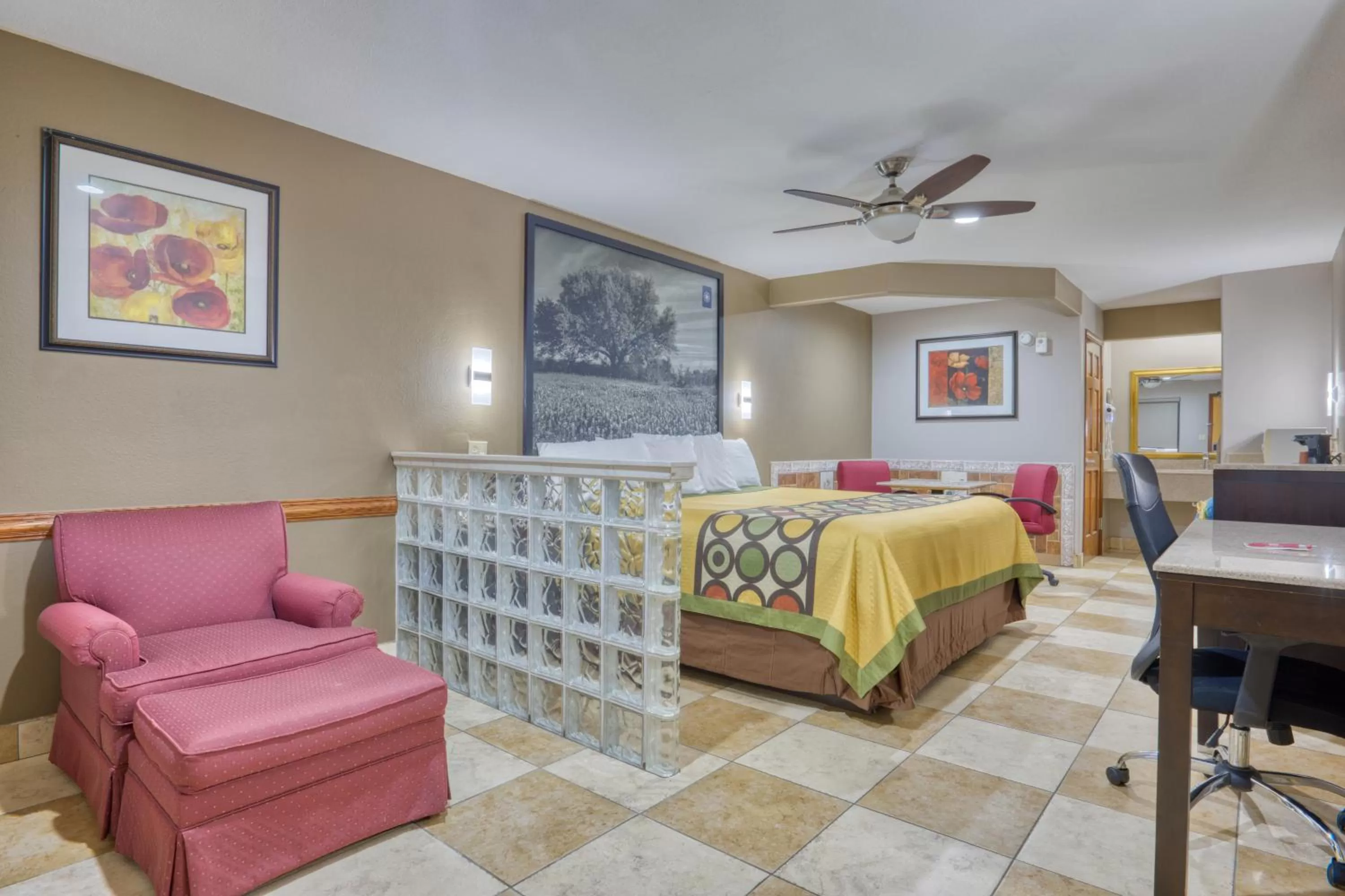 Seating area in Texas Inn Donna