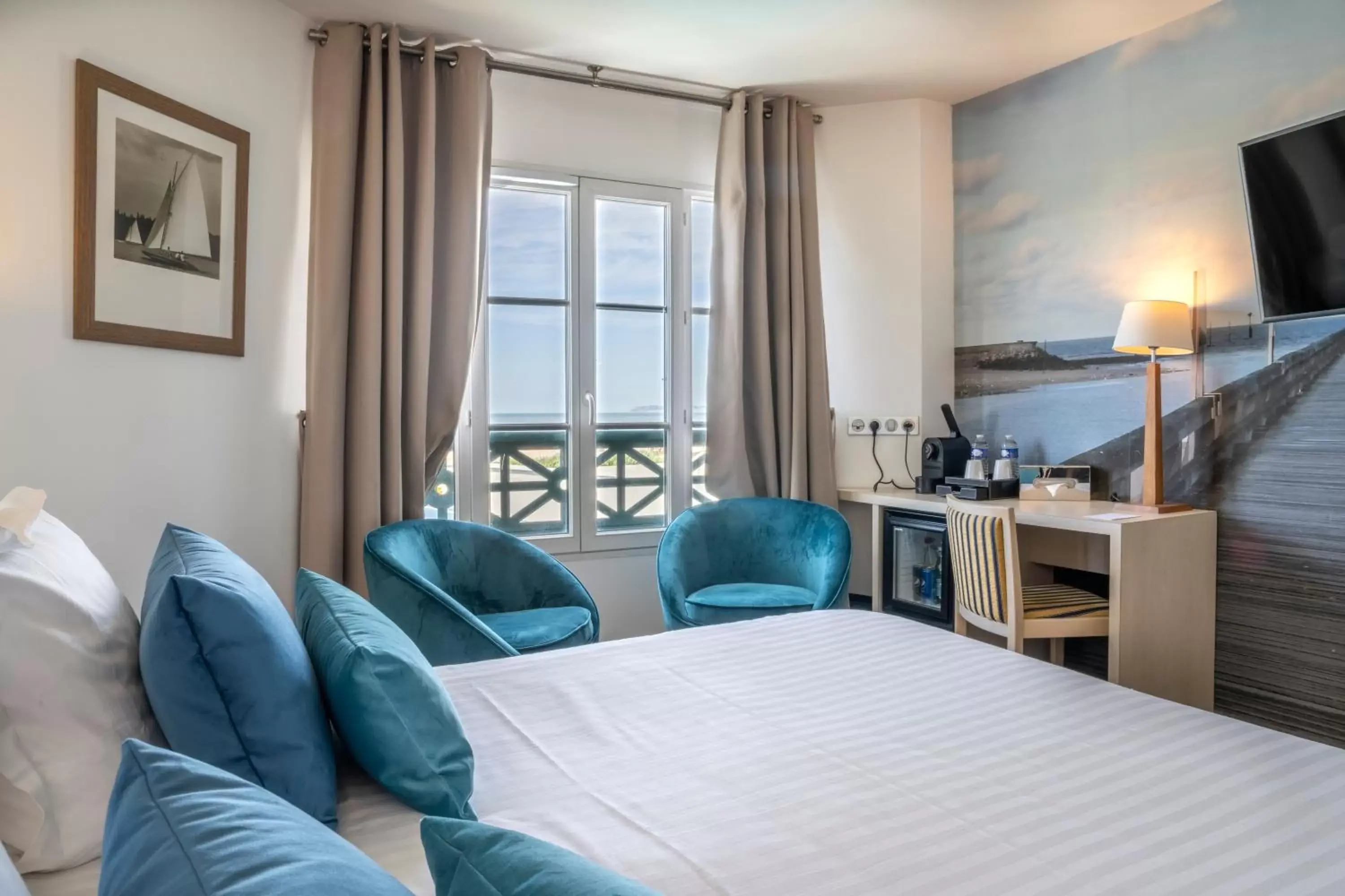 Bedroom, Sea View in SOWELL HOTELS Le Beach
