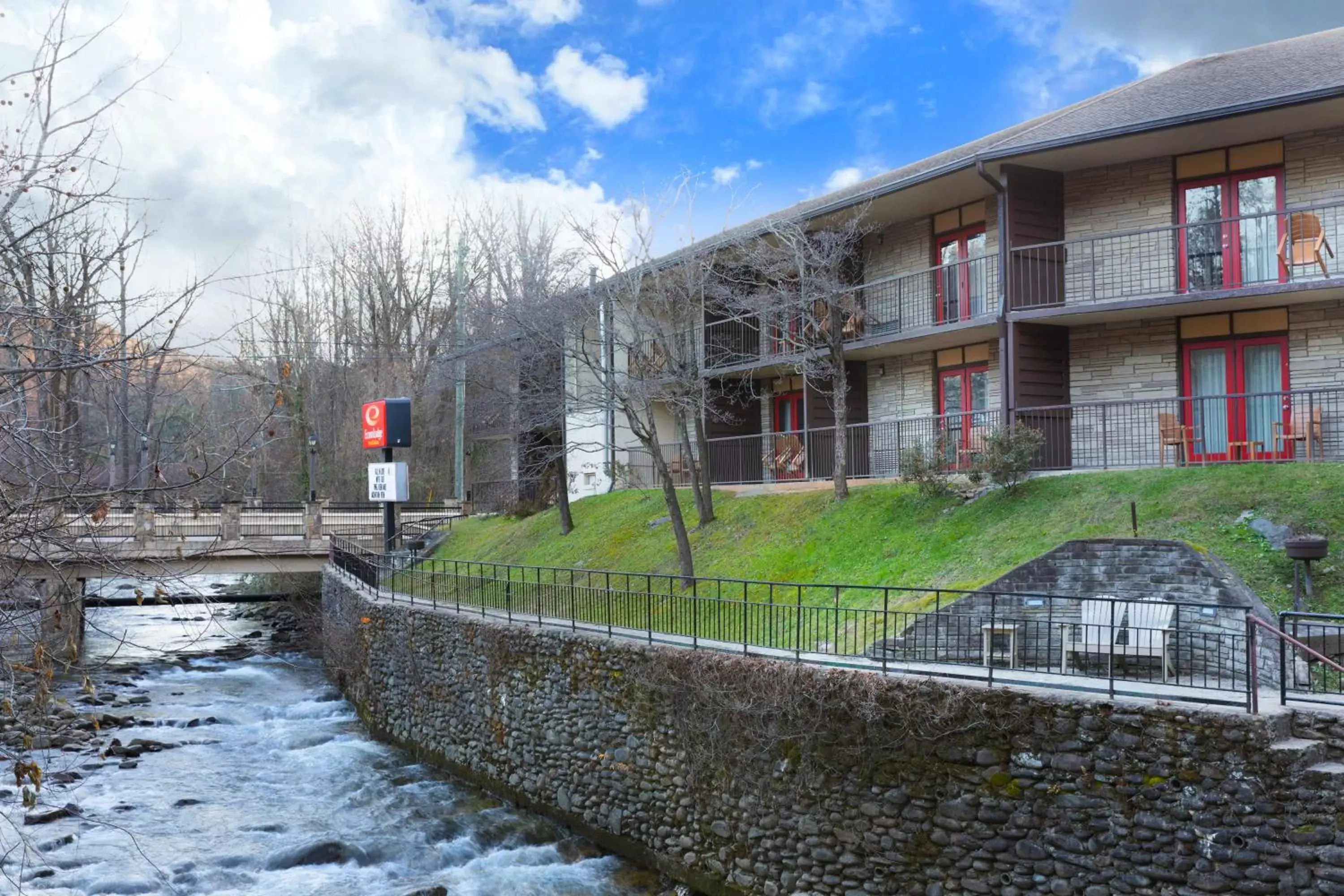 Natural landscape, Property Building in Econo Lodge Inn & Suites on the River