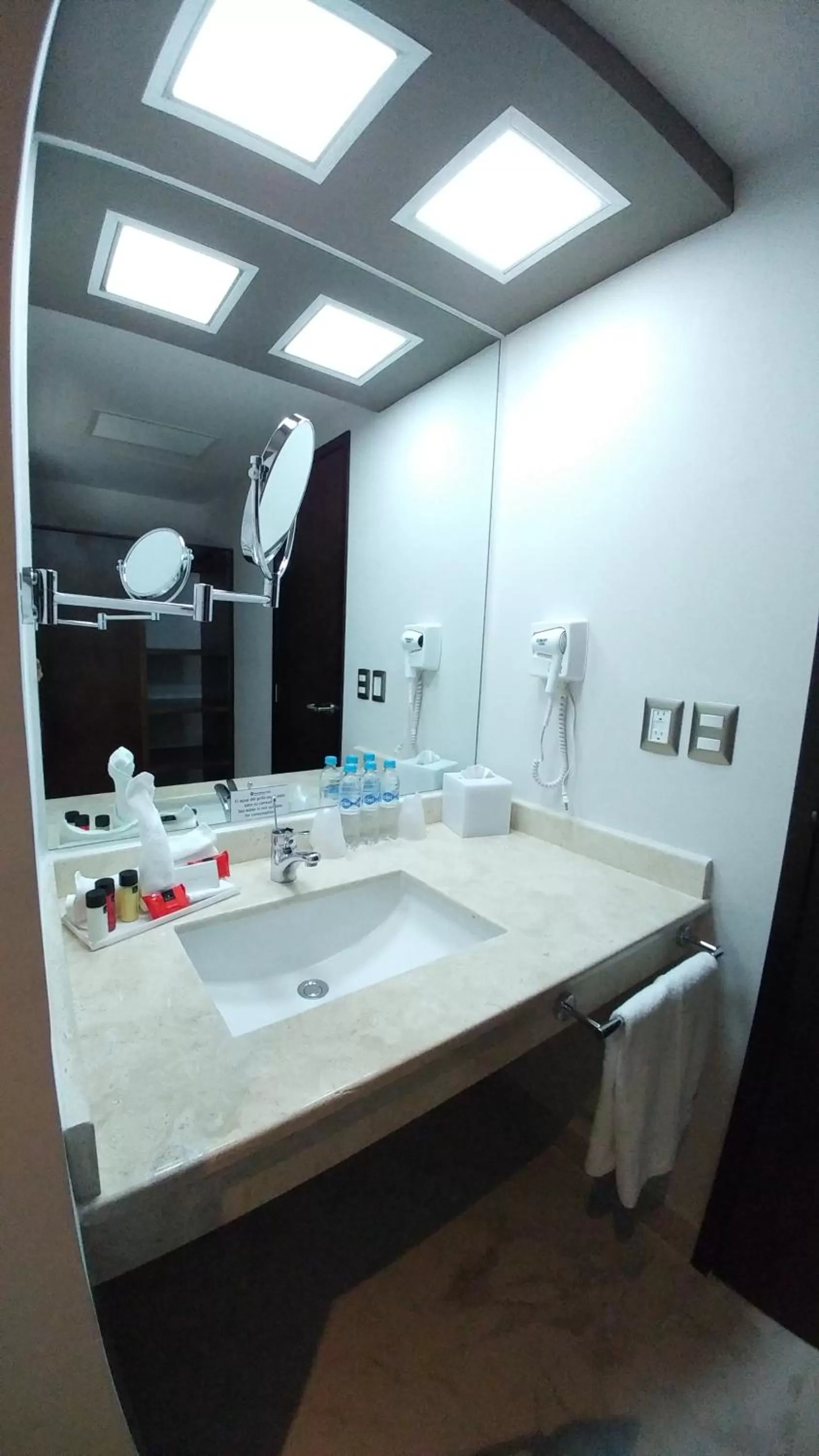 Bathroom in Best Western Plus Santa Cecilia Pachuca