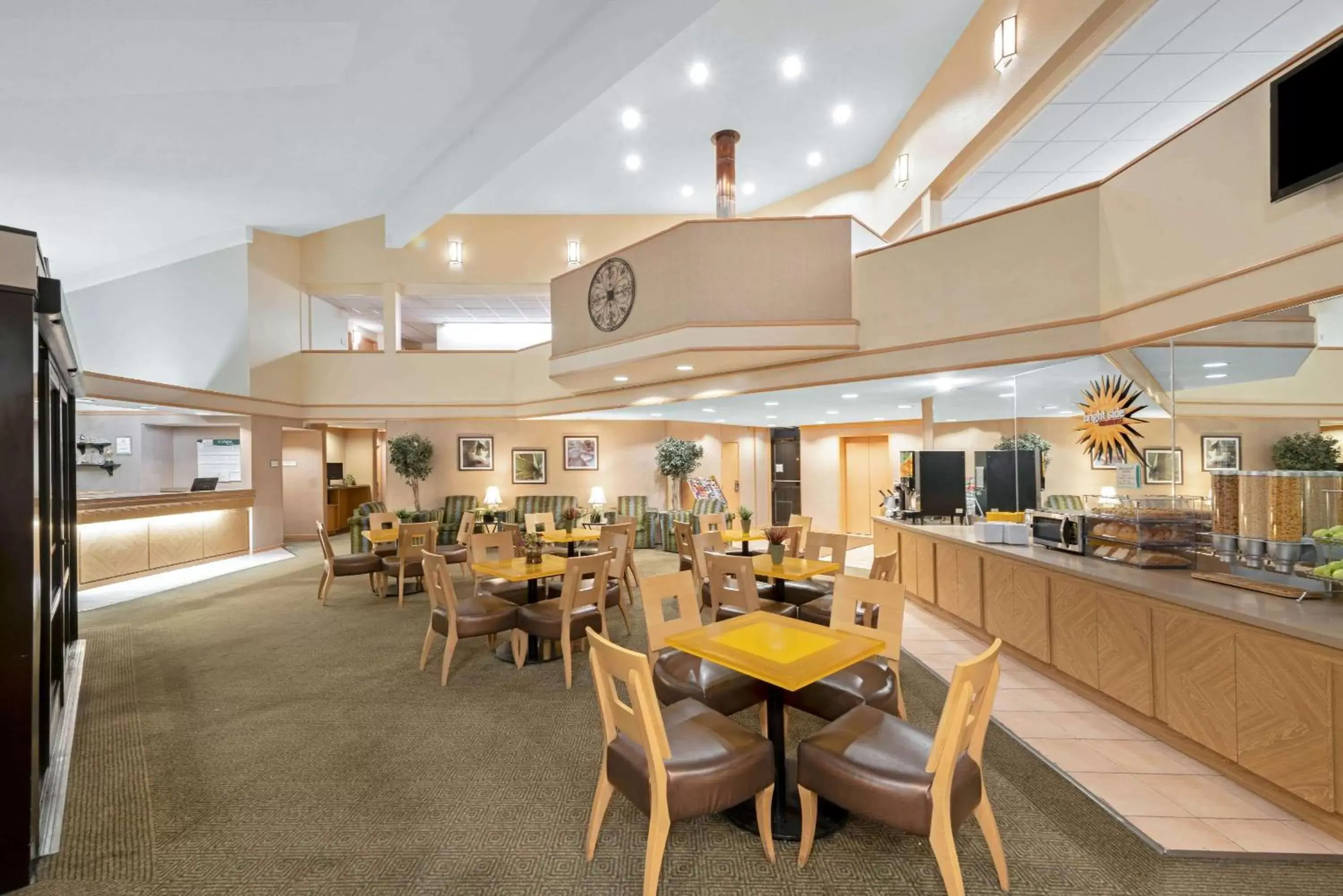 Lobby or reception, Restaurant/Places to Eat in La Quinta by Wyndham Salt Lake City - Layton