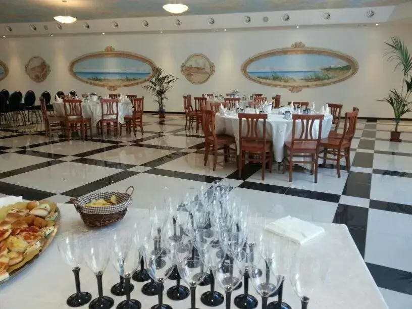 Business facilities, Restaurant/Places to Eat in Serpa Hotel