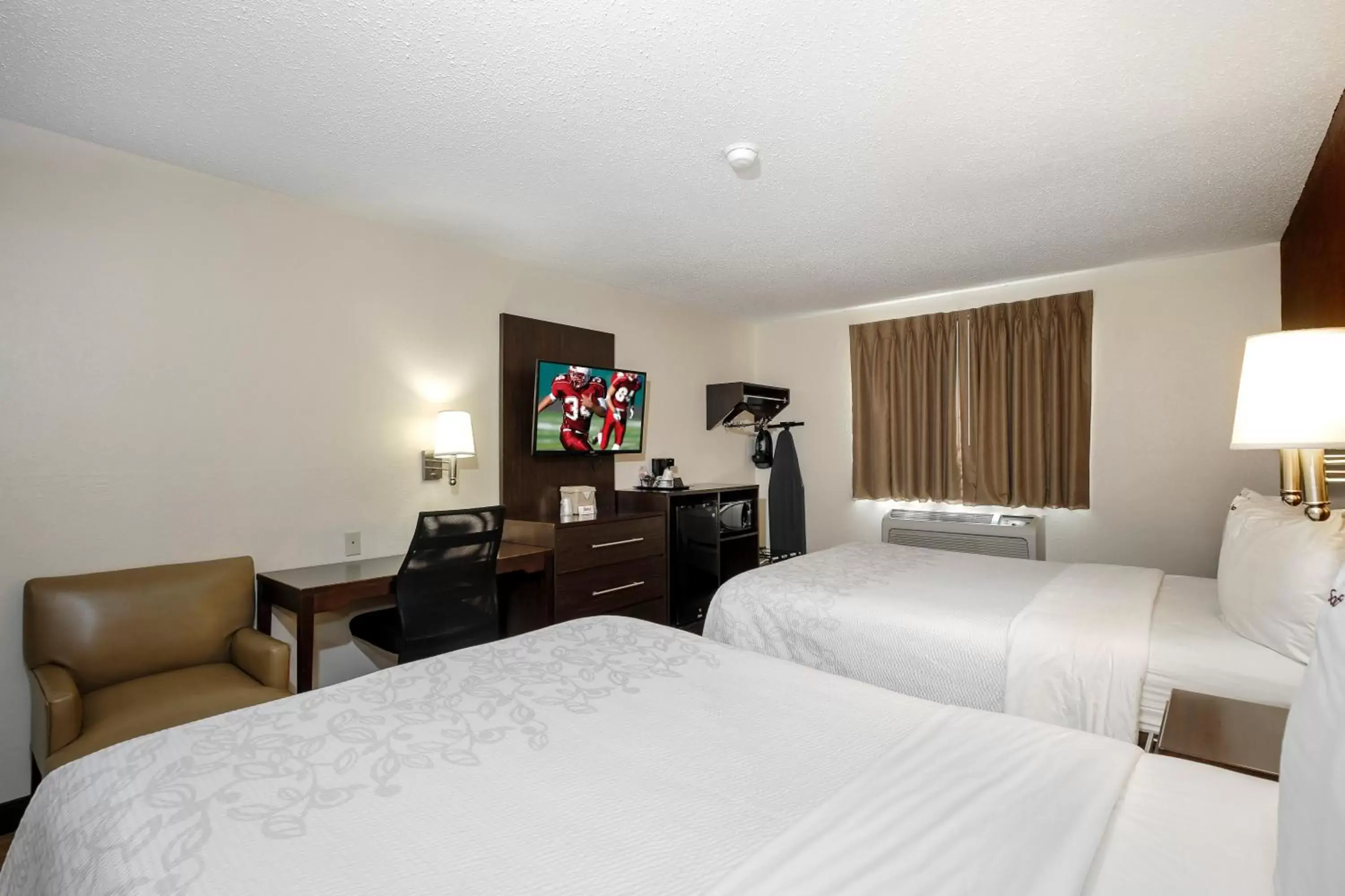 Photo of the whole room, Room Photo in Red Roof Inn PLUS+ & Suites Malone
