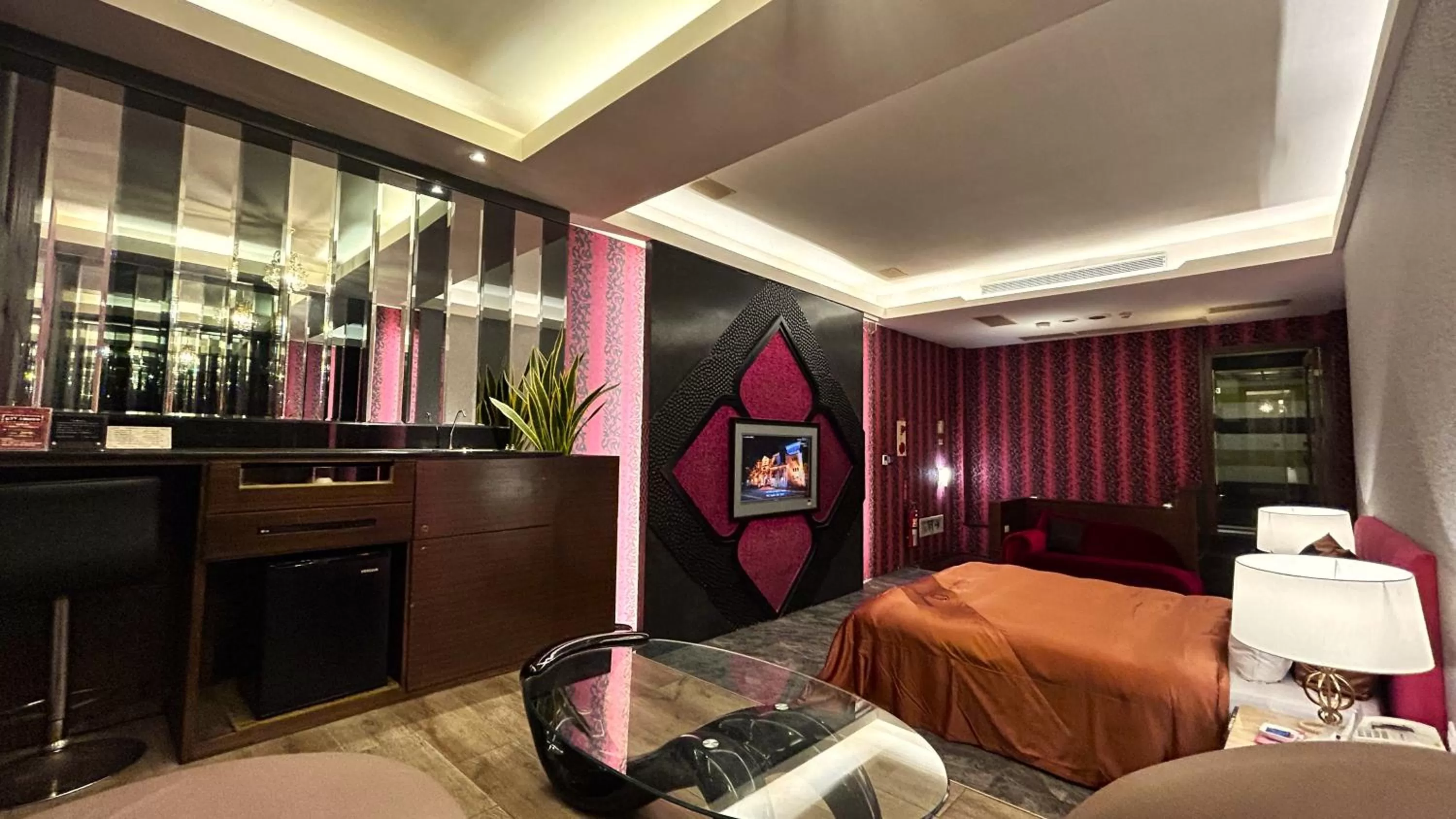 Photo of the whole room, Bed in Shining Motel