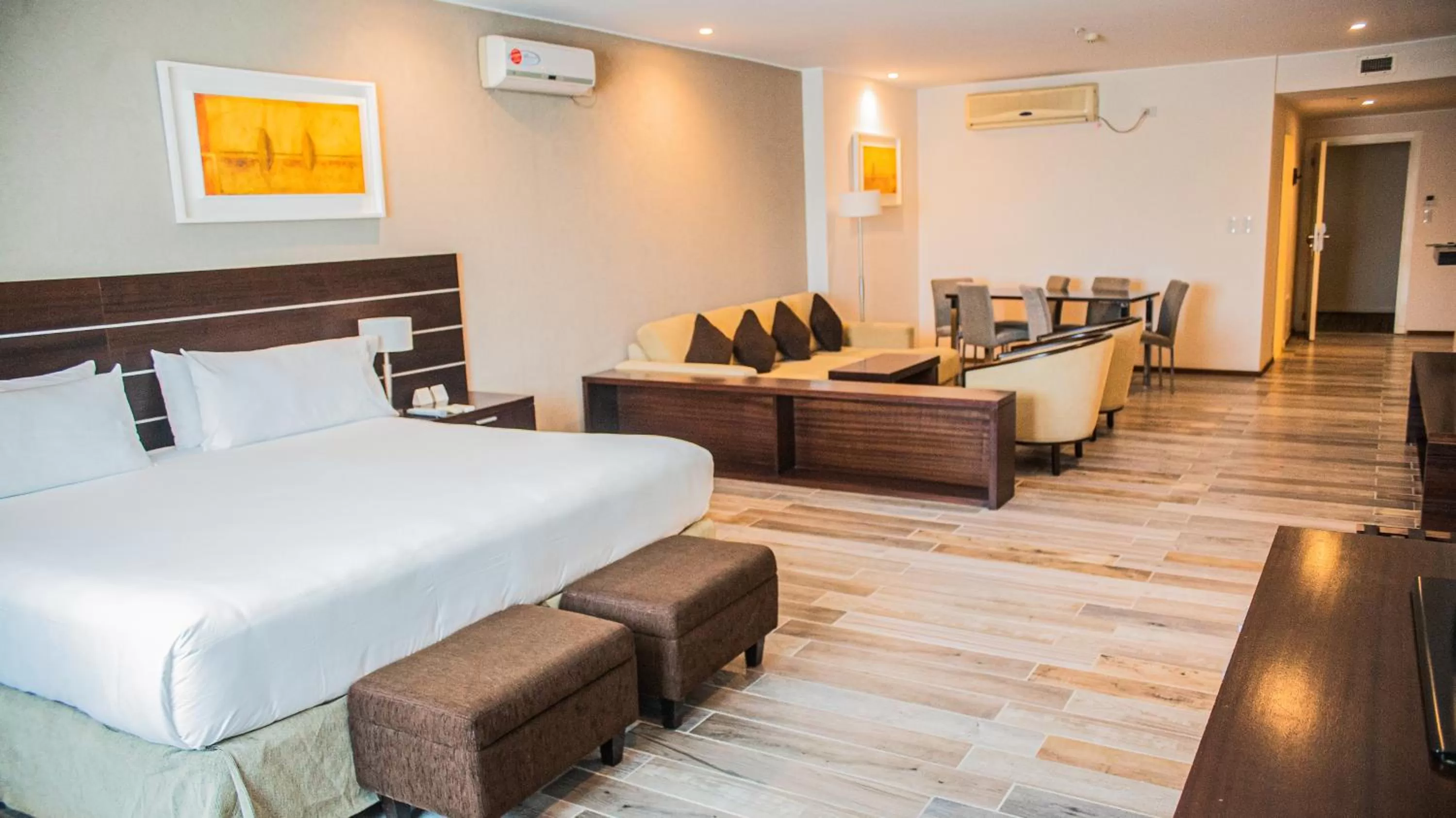 Photo of the whole room, Bed in Orfeo Suites Cordoba